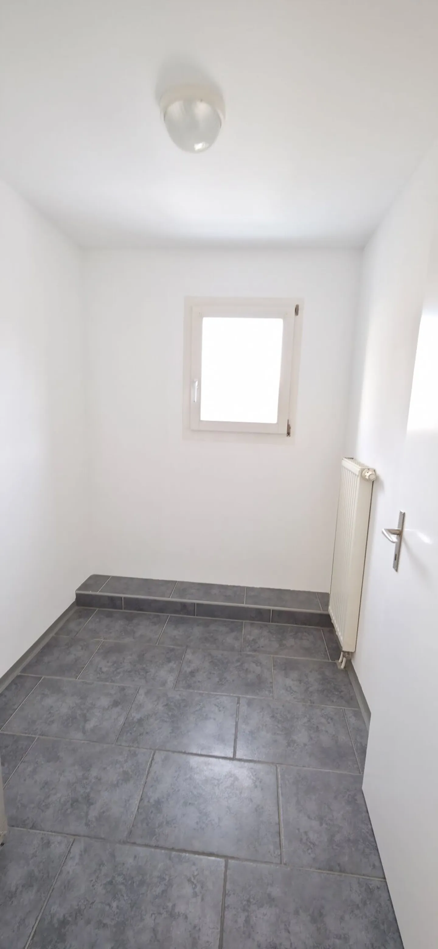 Renovated 3.5-room apartment with balcony in Courrendlin - Photo 12 of 14