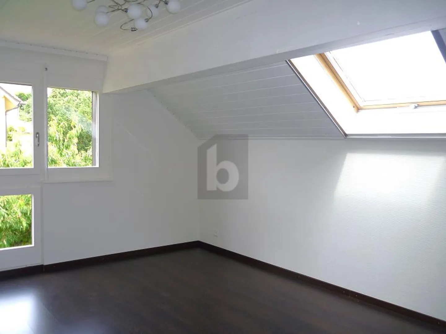 EINZELHAUS MIT UNABHÄNGIGEM STUDIO! - Foto 5 von 6