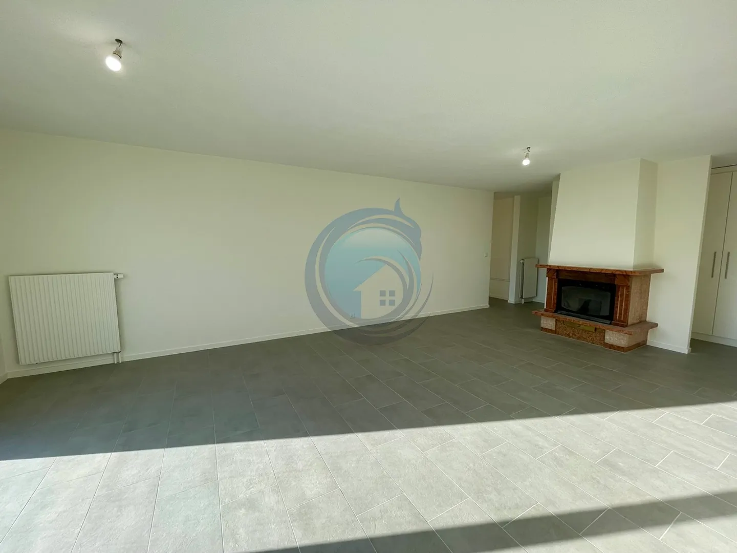 MAGNIFIKANTE RENOVIERTE 3,5-ZIMMER-WOHNUNG IN SÉVERY - Foto 2 von 13