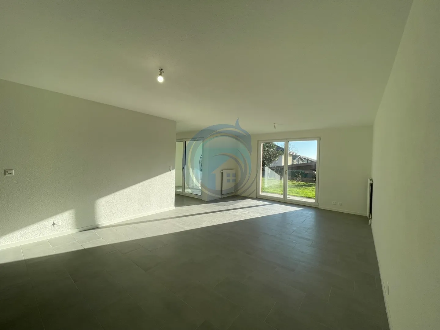 MAGNIFIKANTE RENOVIERTE 3,5-ZIMMER-WOHNUNG IN SÉVERY - Foto 3 von 13