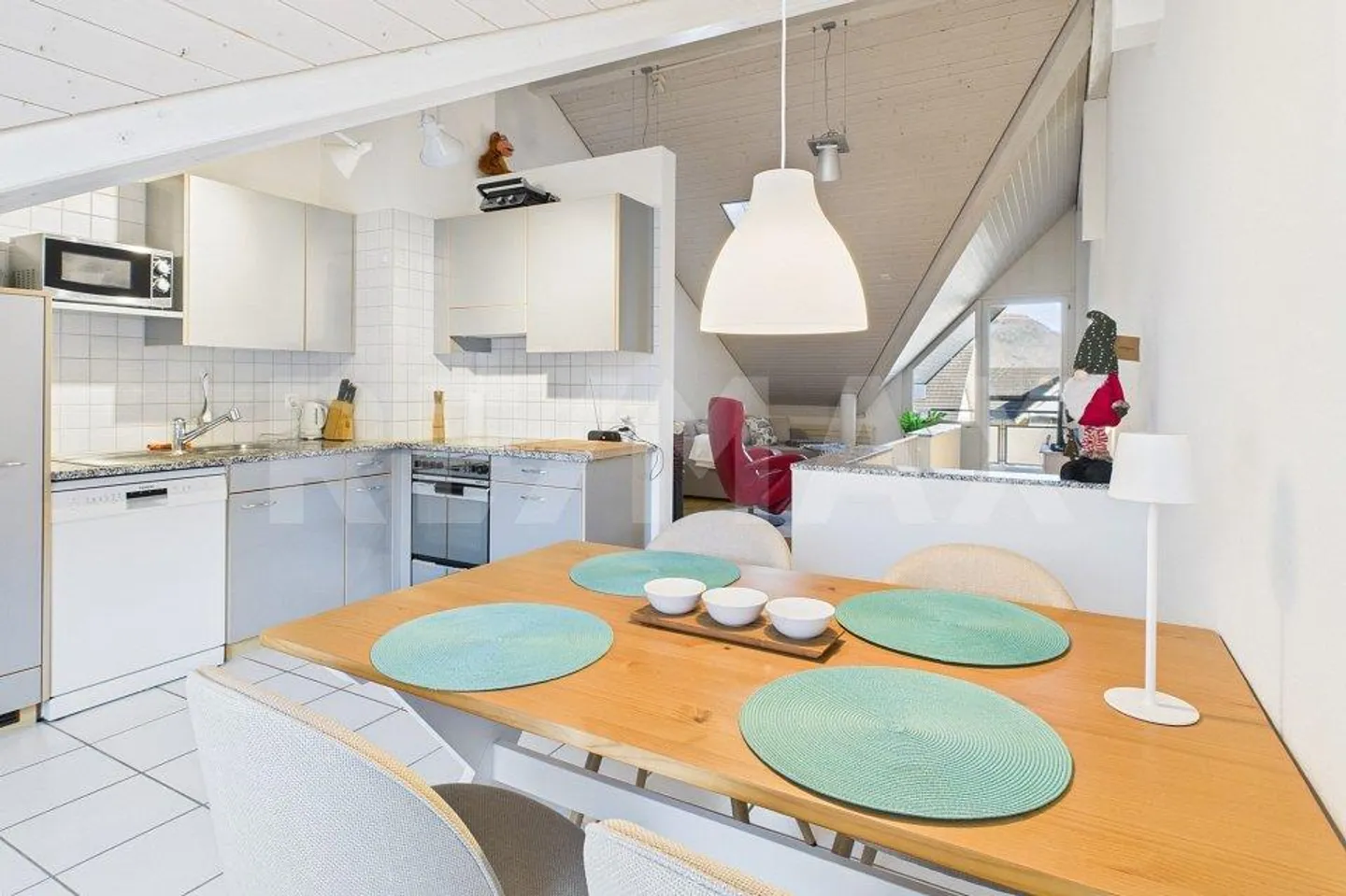 Charming 2½-Room Maisonette Apartment with Special Flair in a Quiet Residential Area - Photo 6 of 13