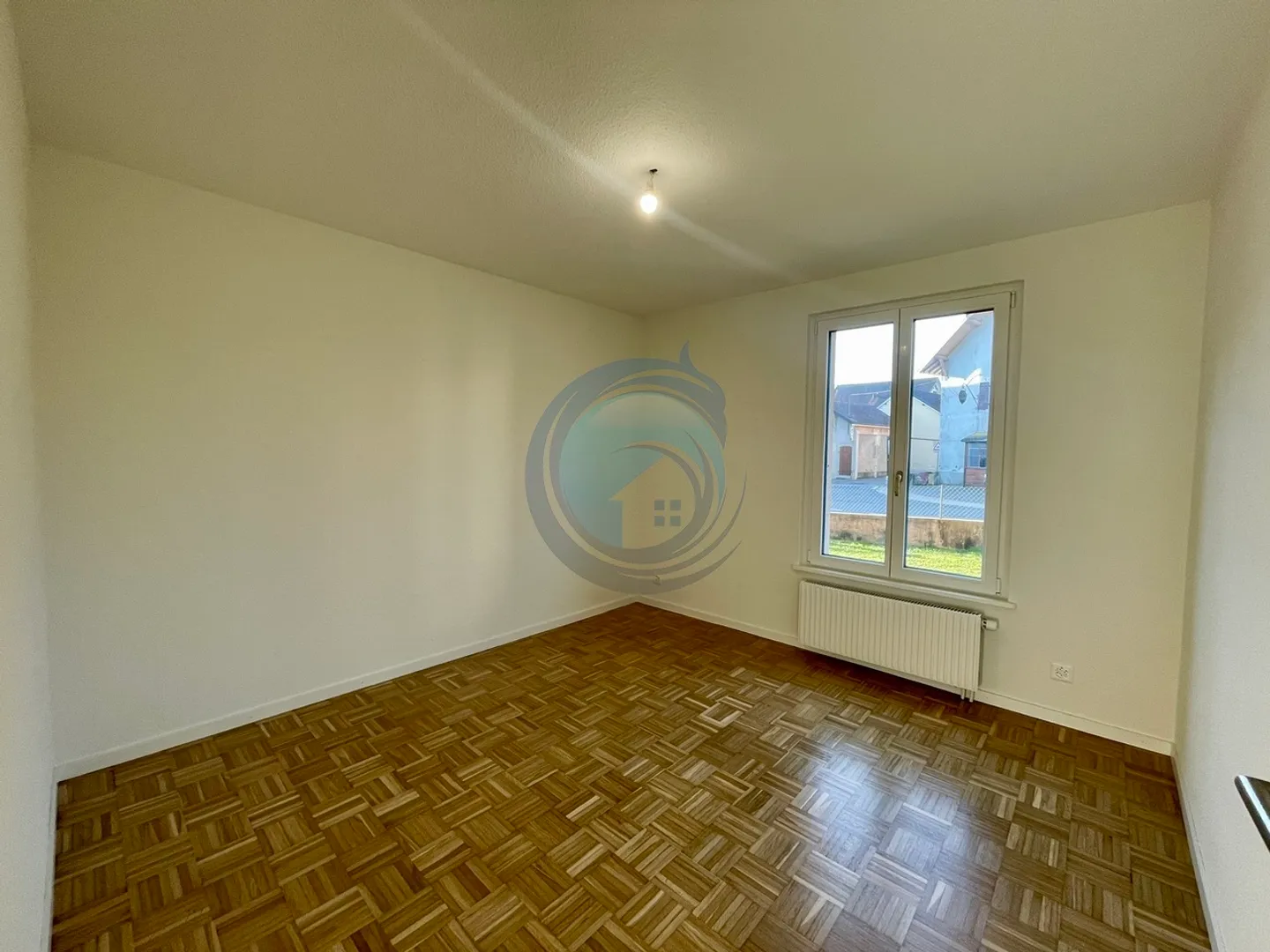 MAGNIFIKANTE RENOVIERTE 3,5-ZIMMER-WOHNUNG IN SÉVERY - Foto 9 von 13