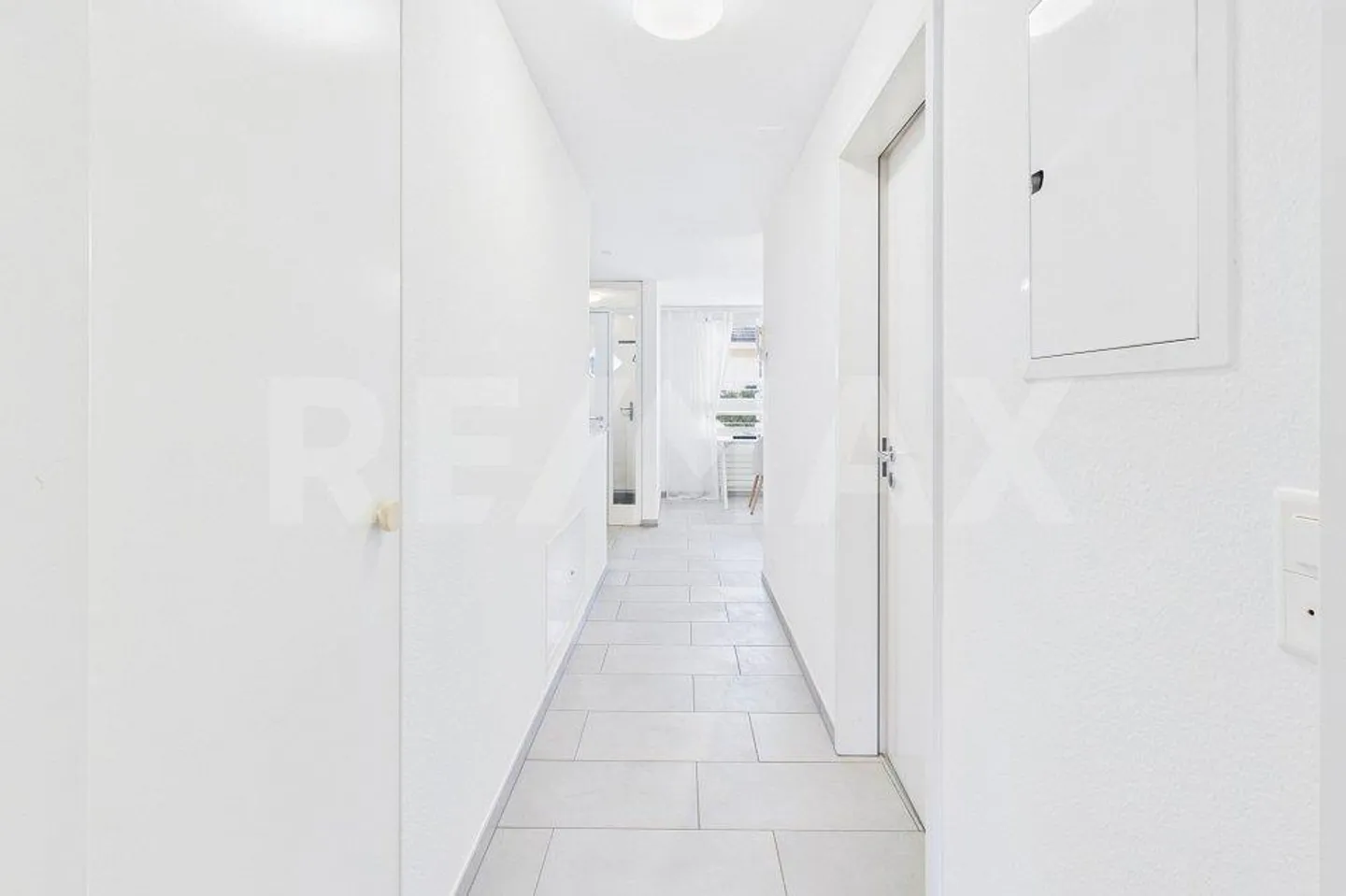 Charming 2½-Room Maisonette Apartment with Special Flair in a Quiet Residential Area - Photo 12 of 13