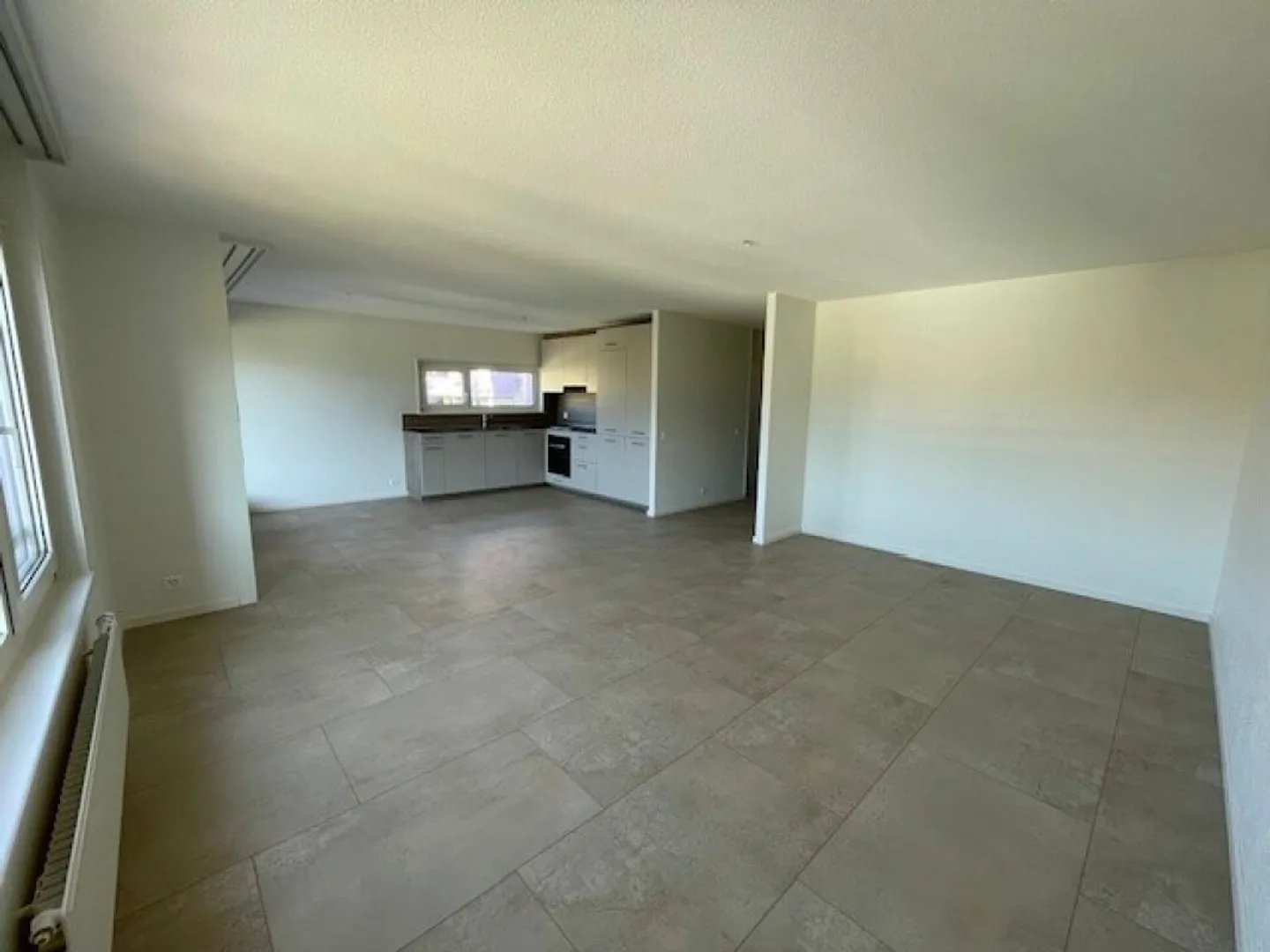 Apartment for rent - Photo 2 of 9