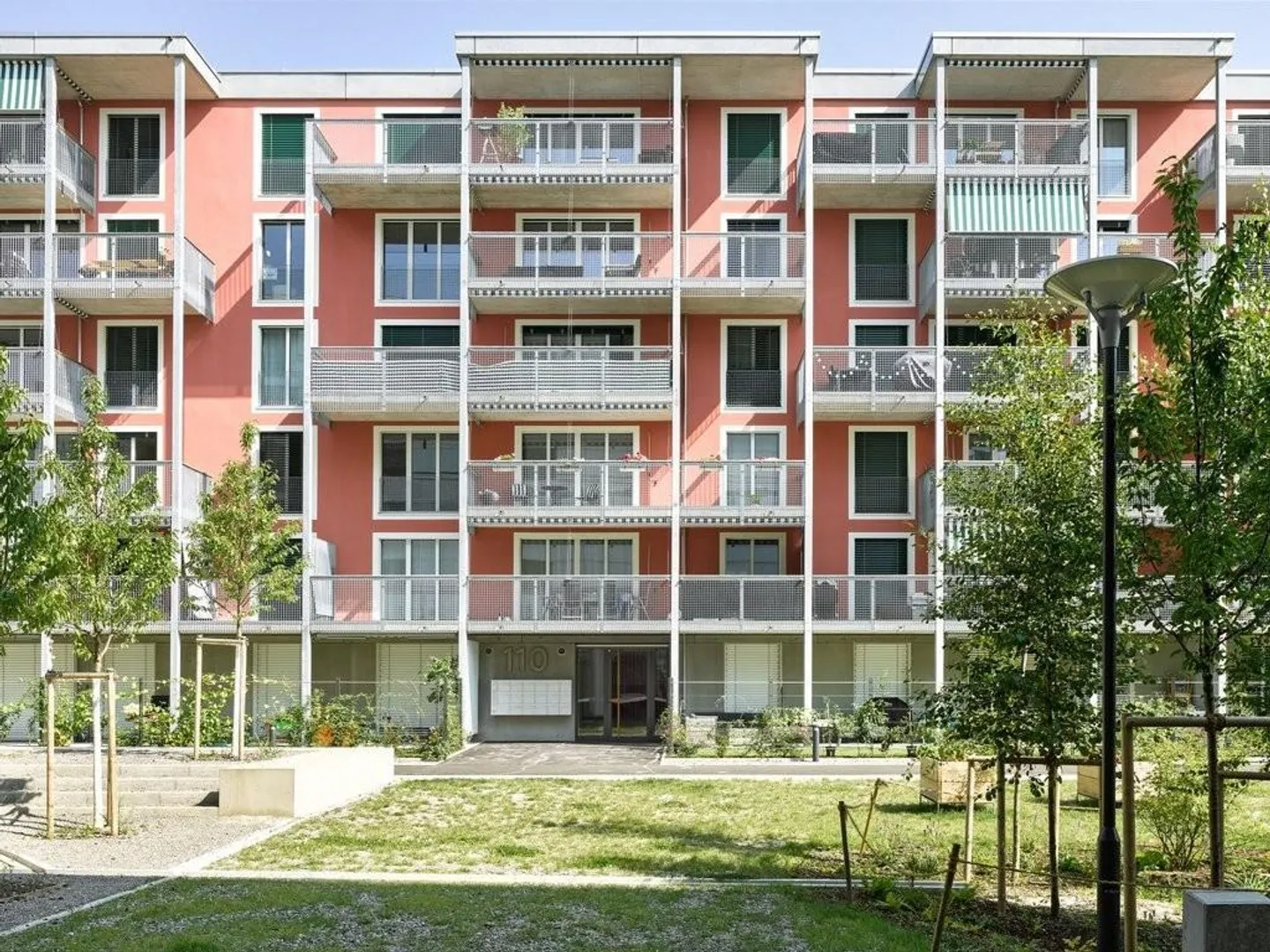 AFFITTARE SENZA DEPOSITO - colorato, simpatico: L'Insediamento Urbano Reitmen - Foto 1 di 12