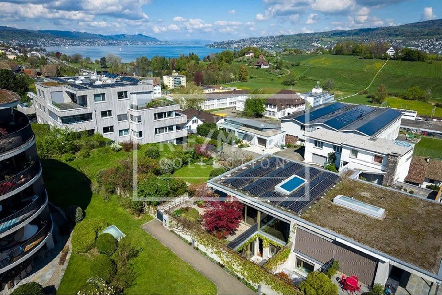 Exclusive 6-Room Semi-Detached House with Unobstructed Panoramic Lake View over Lake Zurich - Photo 2 of 13