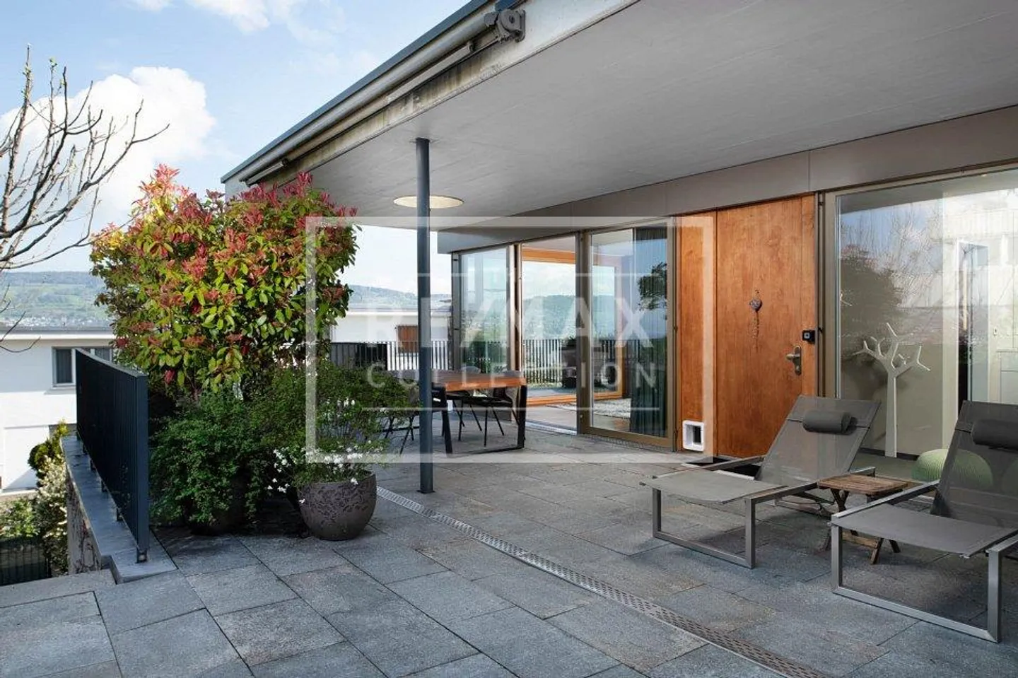 Exclusive 6-Room Semi-Detached House with Unobstructed Panoramic Lake View over Lake Zurich - Photo 13 of 13