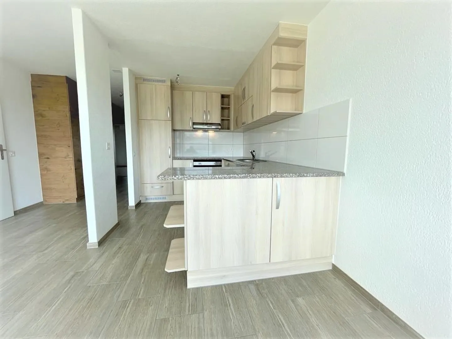 Appartement moderne de 3,5 pièces avec vue sur la montagne à Bellach - Photo 2 sur 11