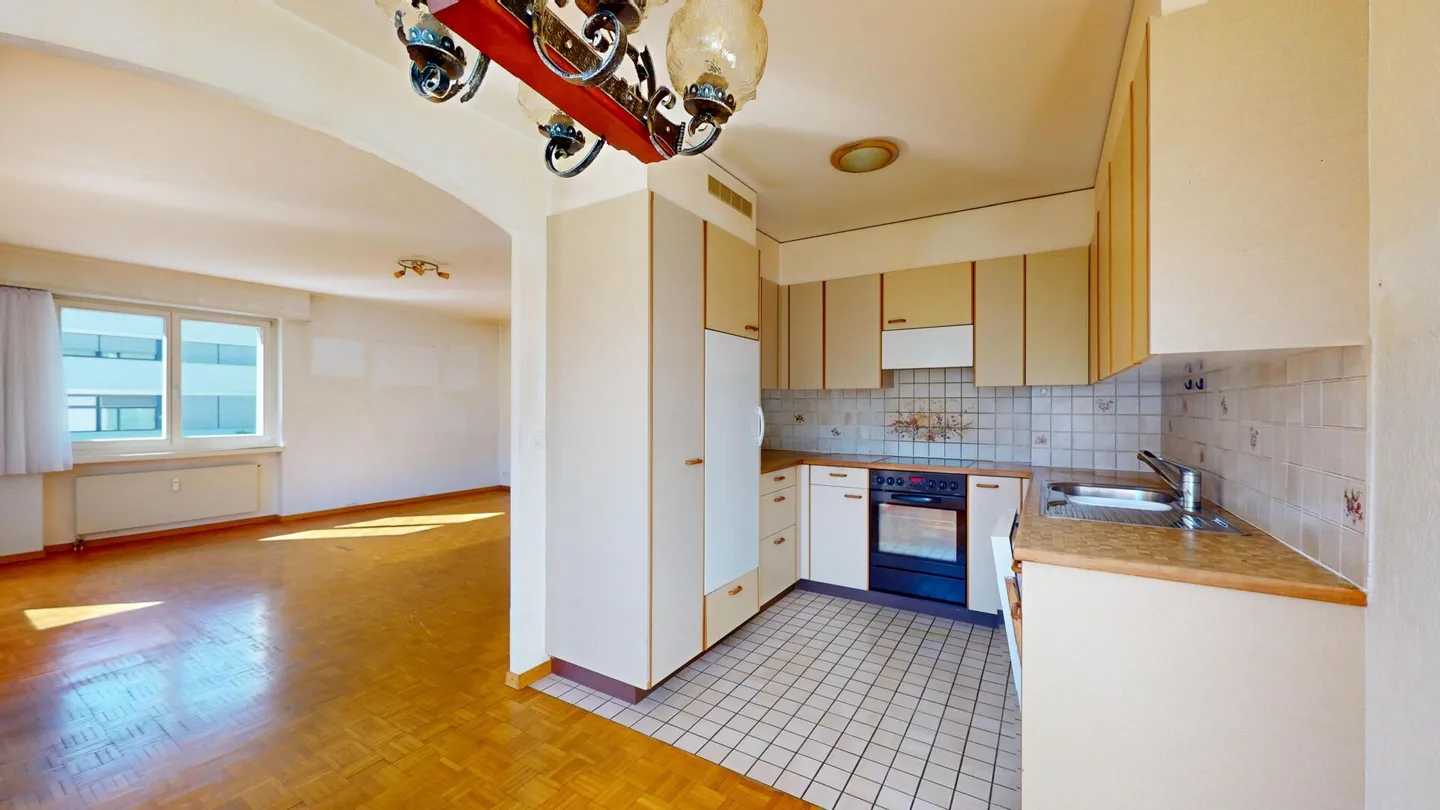 Cozy apartment with a lot of design potential in a central location - Photo 5 of 9