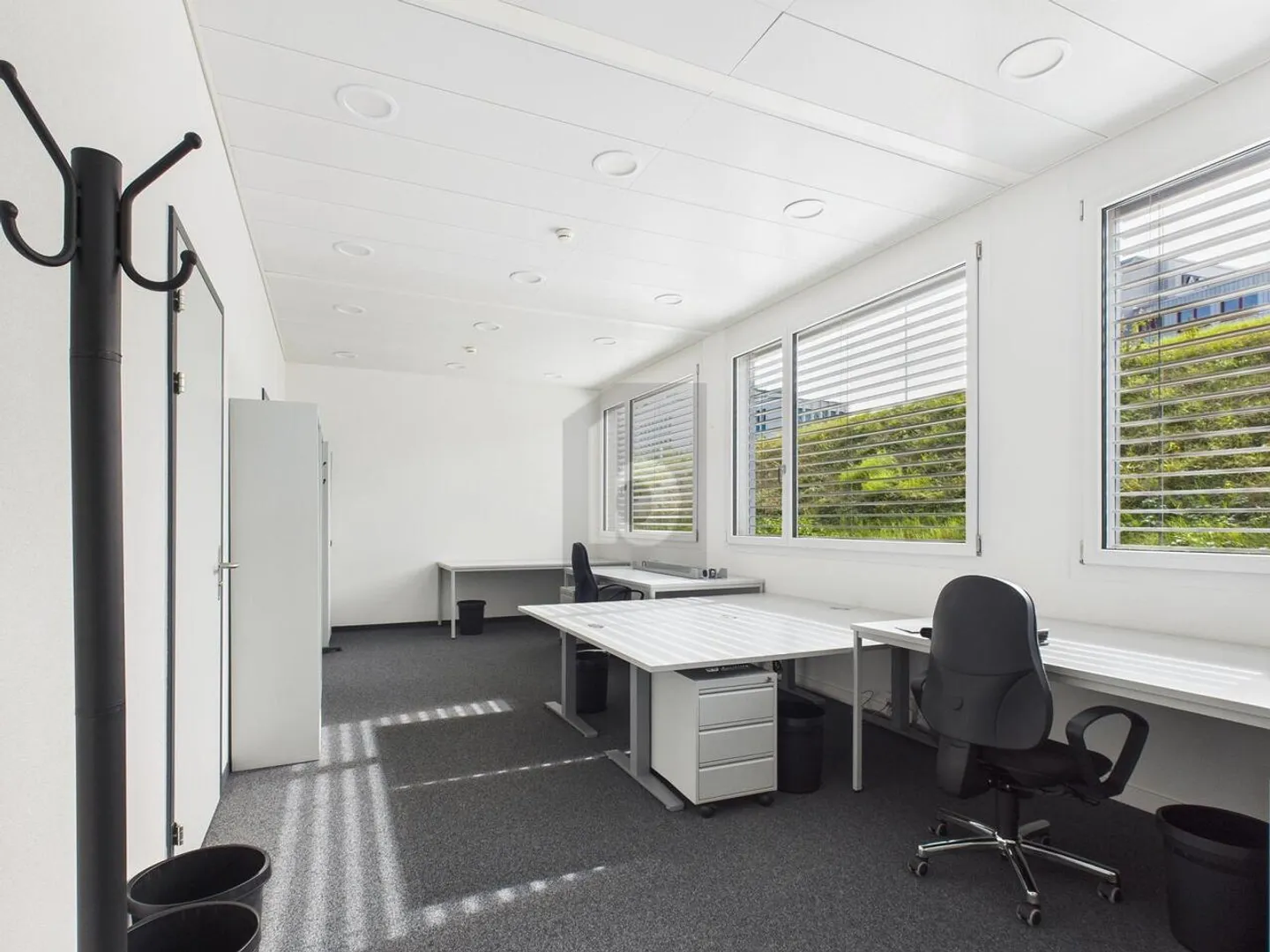 MODERN, CENTRAL & BRIGHT - Photo 1 of 6