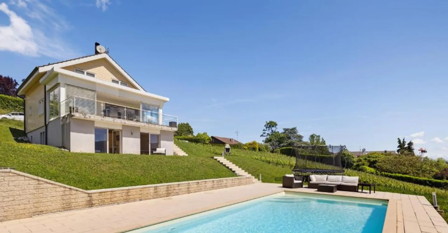 Rara villa individuale con piscina di fronte ai vigneti - Foto 4 di 12