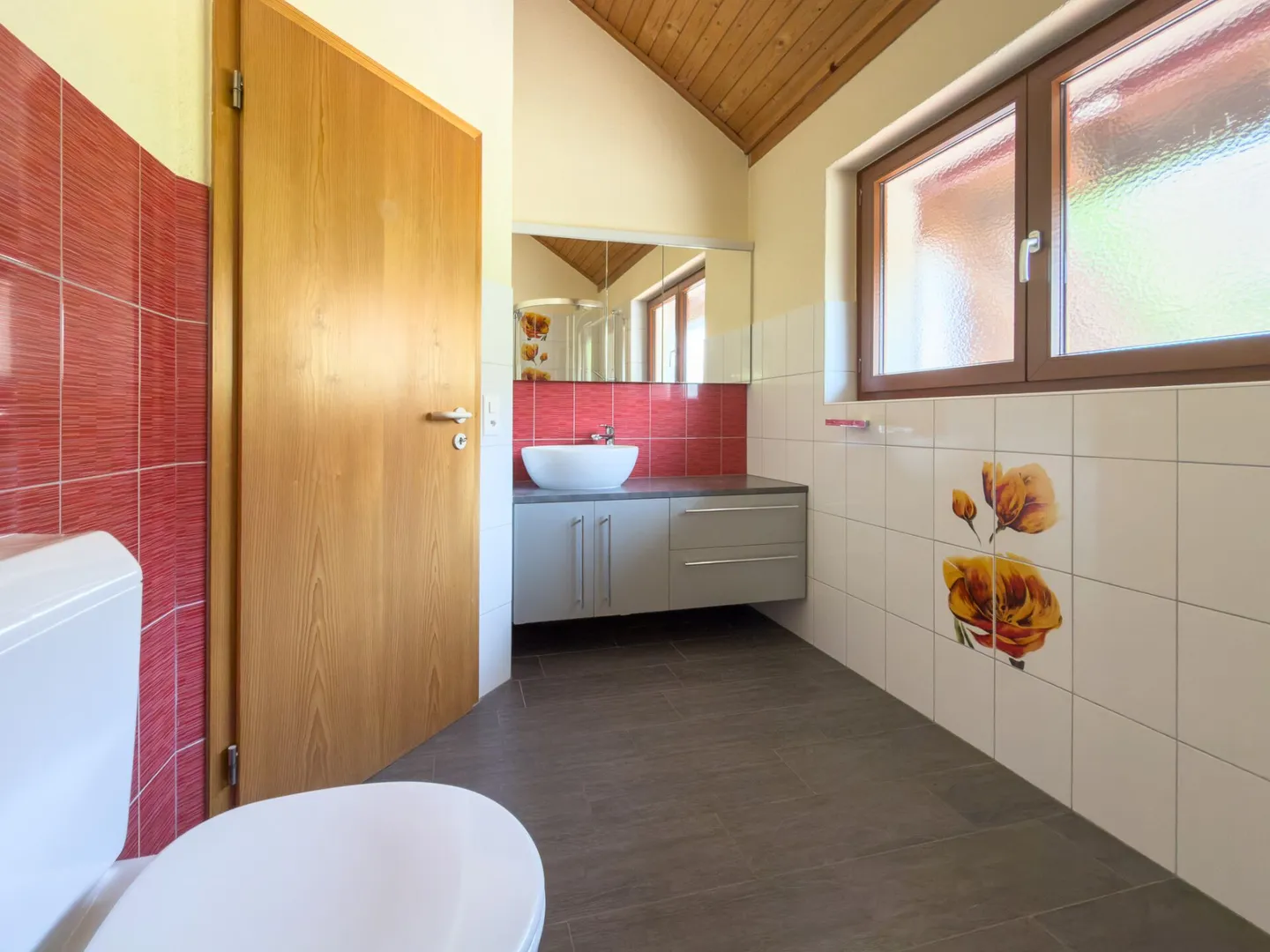Maison jumelée charmante et spacieuse dans un emplacement soigné - Photo 18 sur 26