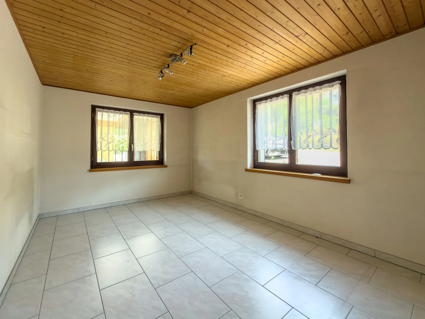 Maison jumelée charmante et spacieuse dans un emplacement soigné - Photo 10 sur 26