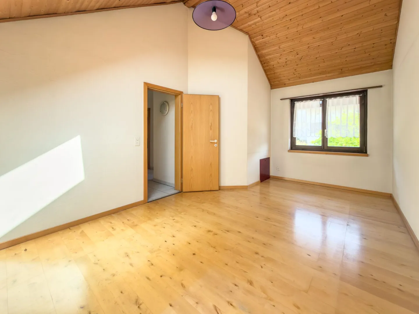 Maison jumelée charmante et spacieuse dans un emplacement soigné - Photo 13 sur 26