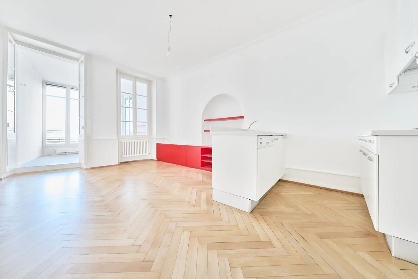 SPACIOUS AND AUTHENTIC WITH DIRECT ACCESS TO THE LAKE - Photo 3 of 8