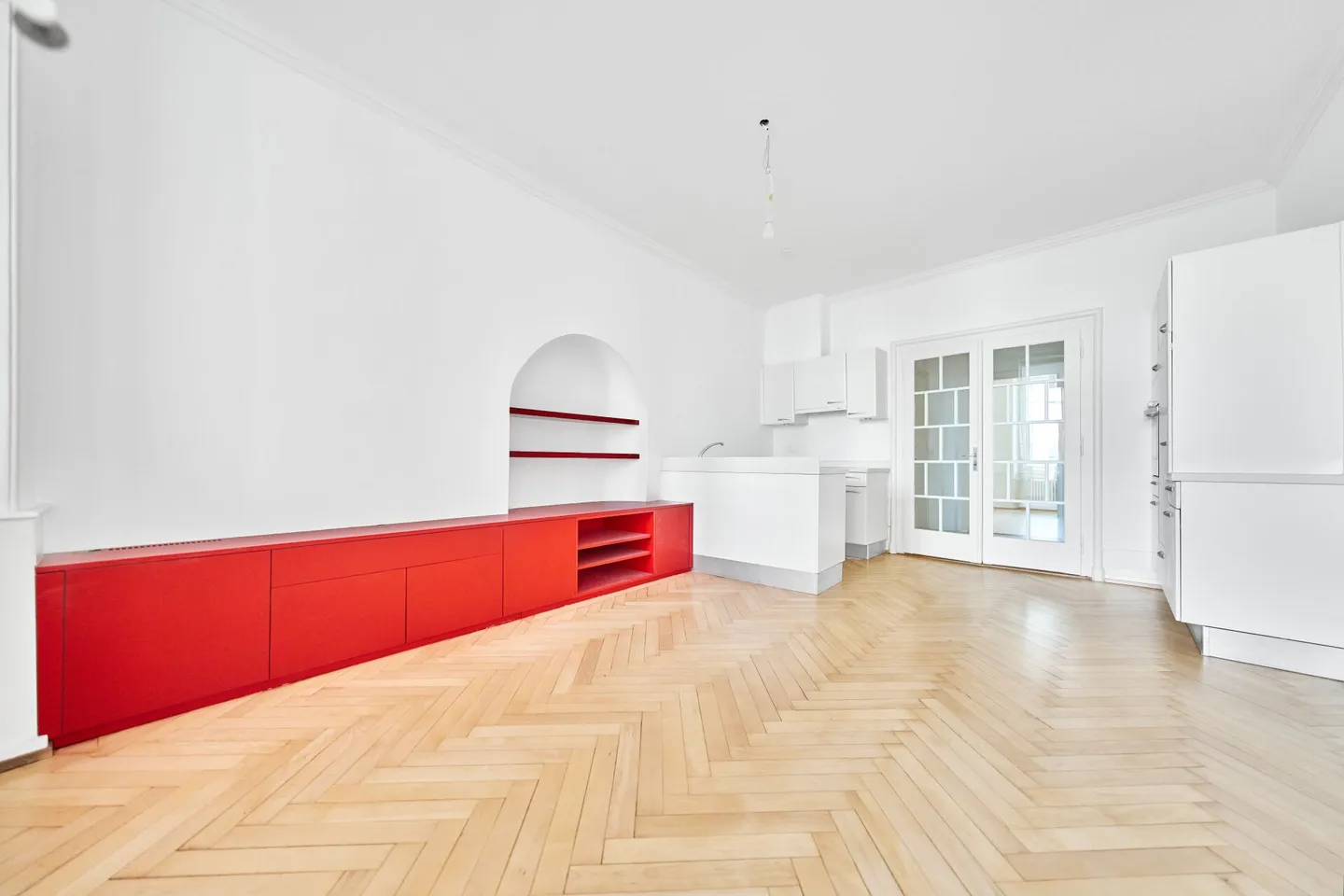 SPACIOUS AND AUTHENTIC WITH DIRECT ACCESS TO THE LAKE - Photo 4 of 8