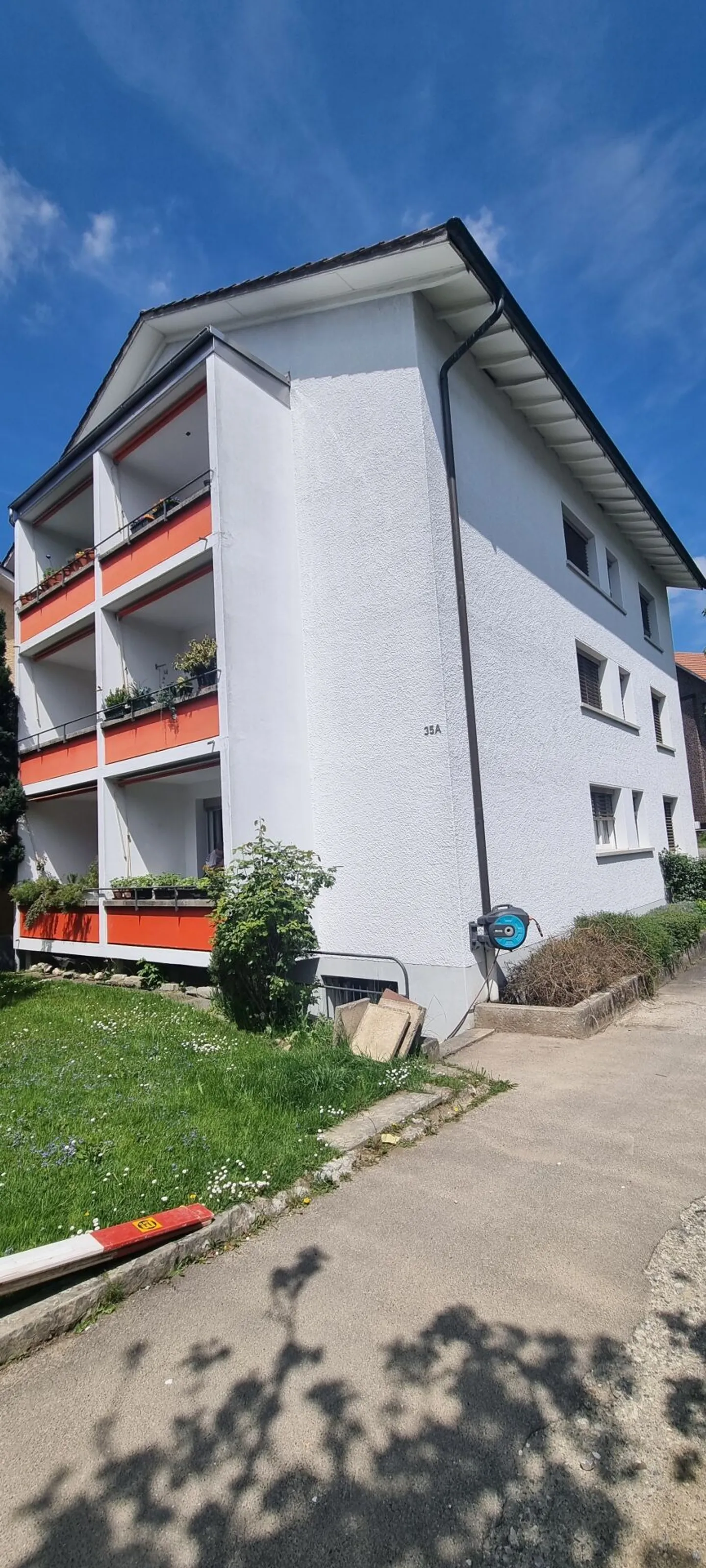 Mansarda/Atelier parzialmente ristrutturato in affitto a Bümpliz! - Foto 1 di 3