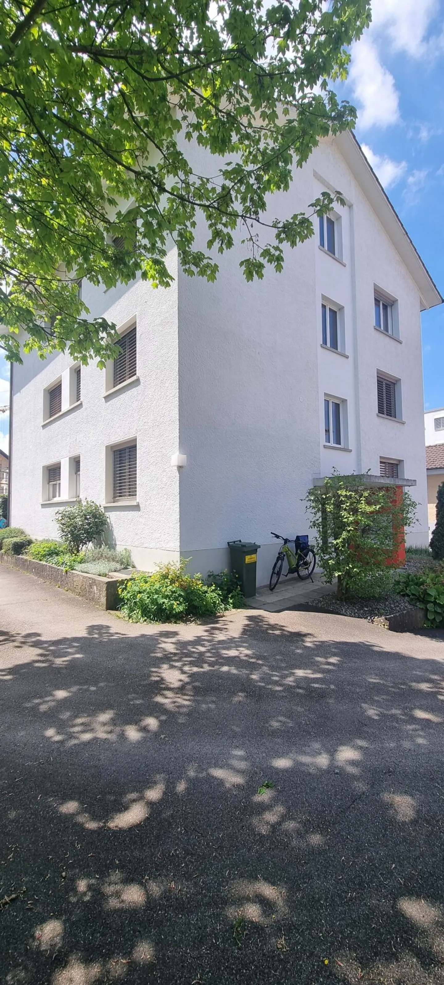 Mansarda/Atelier parzialmente ristrutturato in affitto a Bümpliz! - Foto 2 di 3