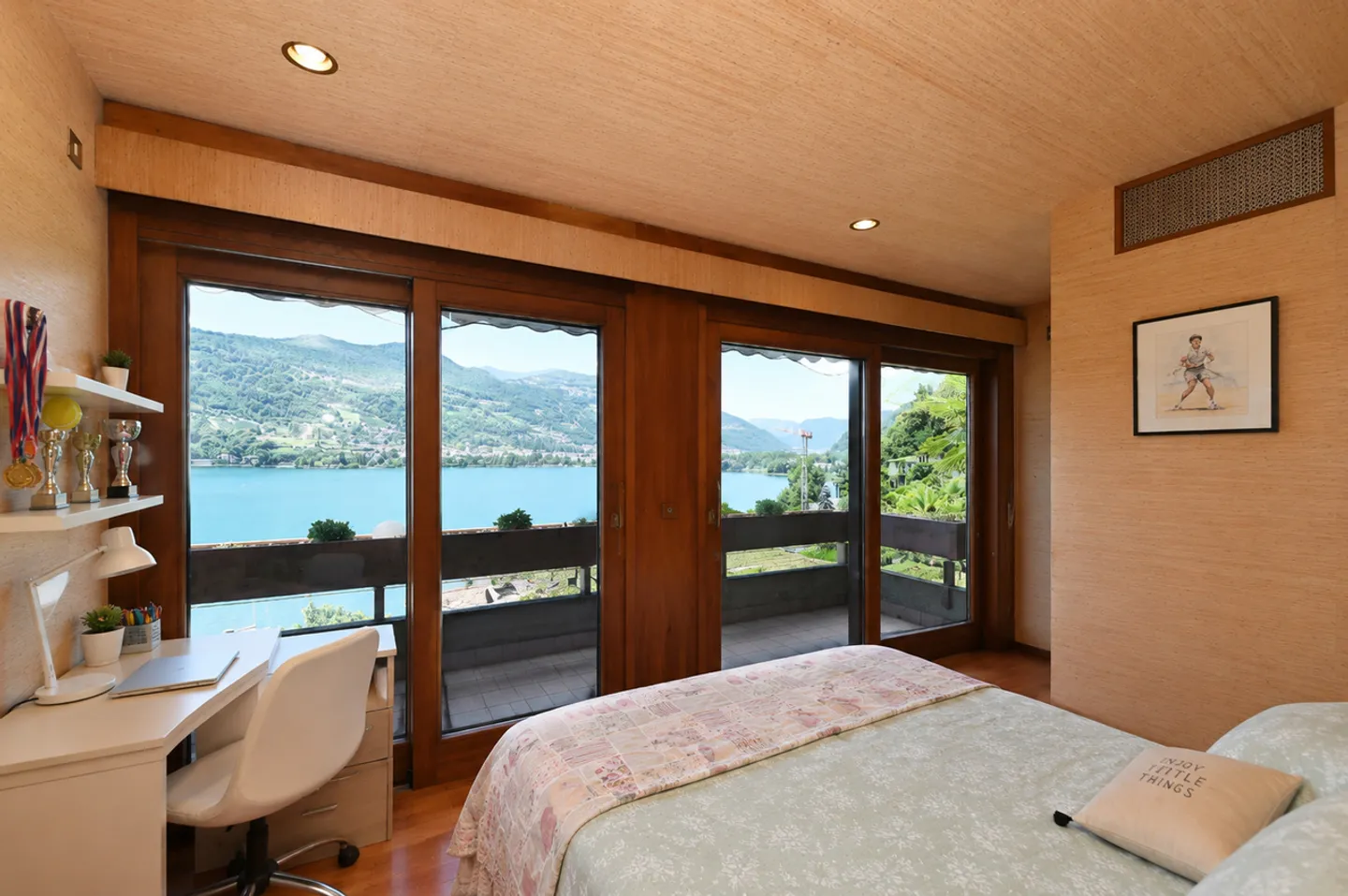 Elegante Villa mit Seeblick - Foto 12 von 21