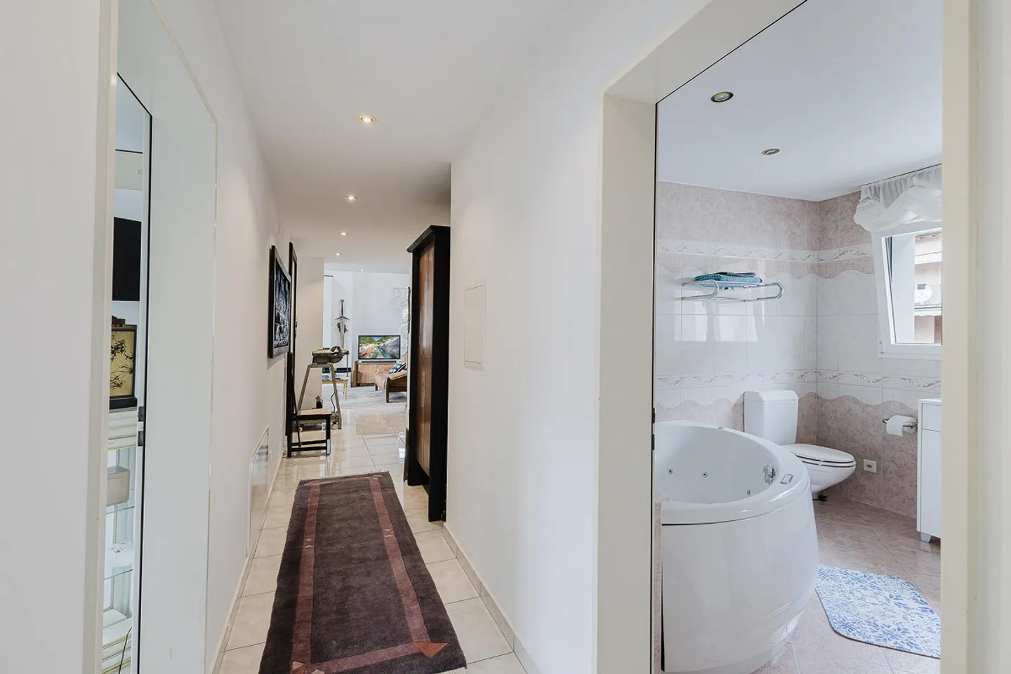 Charming Duplex Penthouse in Residential Area - Photo 6 of 15