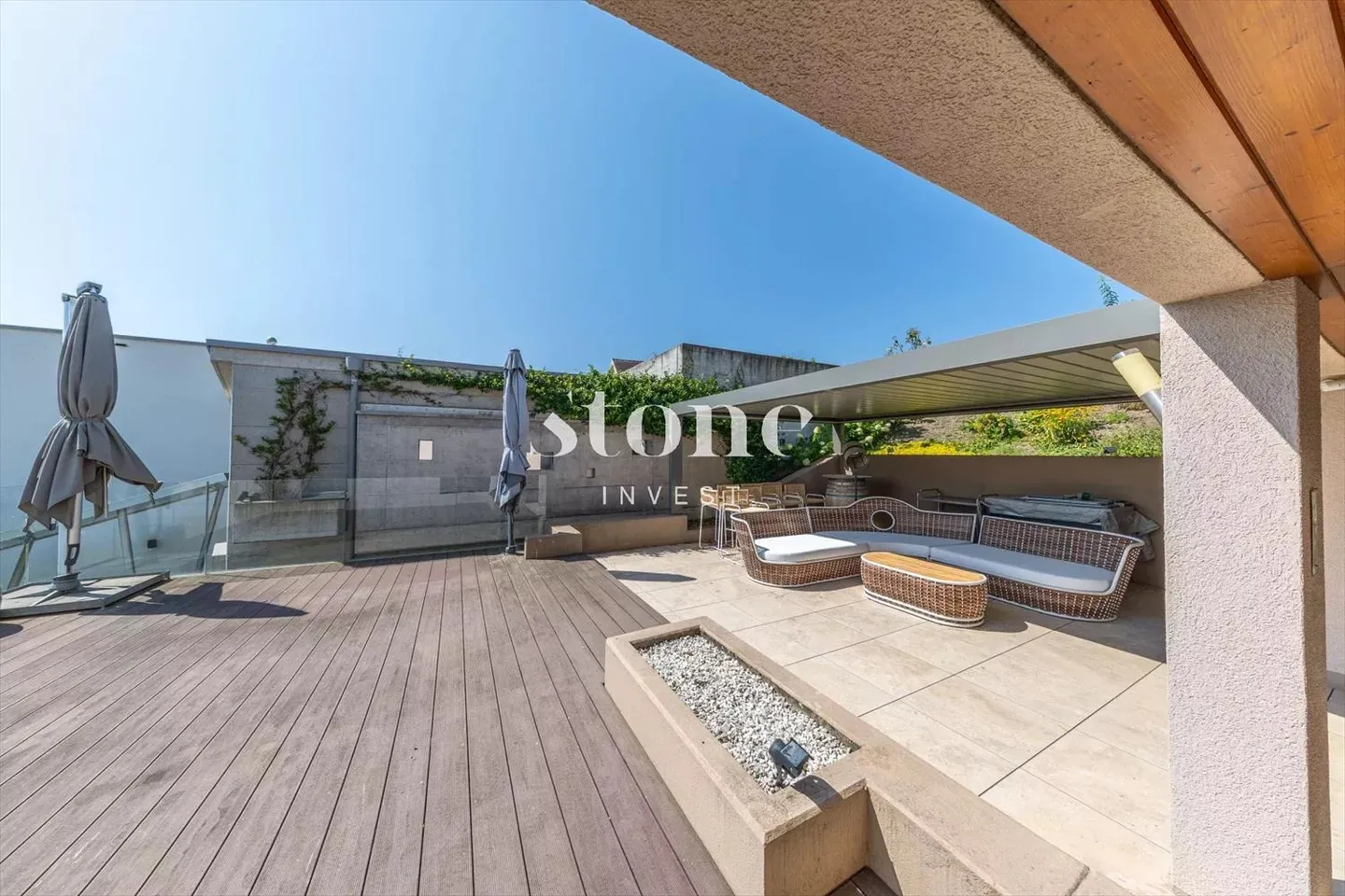 exceptionnelle villa de 230m2 vue lac et les Alpes - Photo 2 sur 12