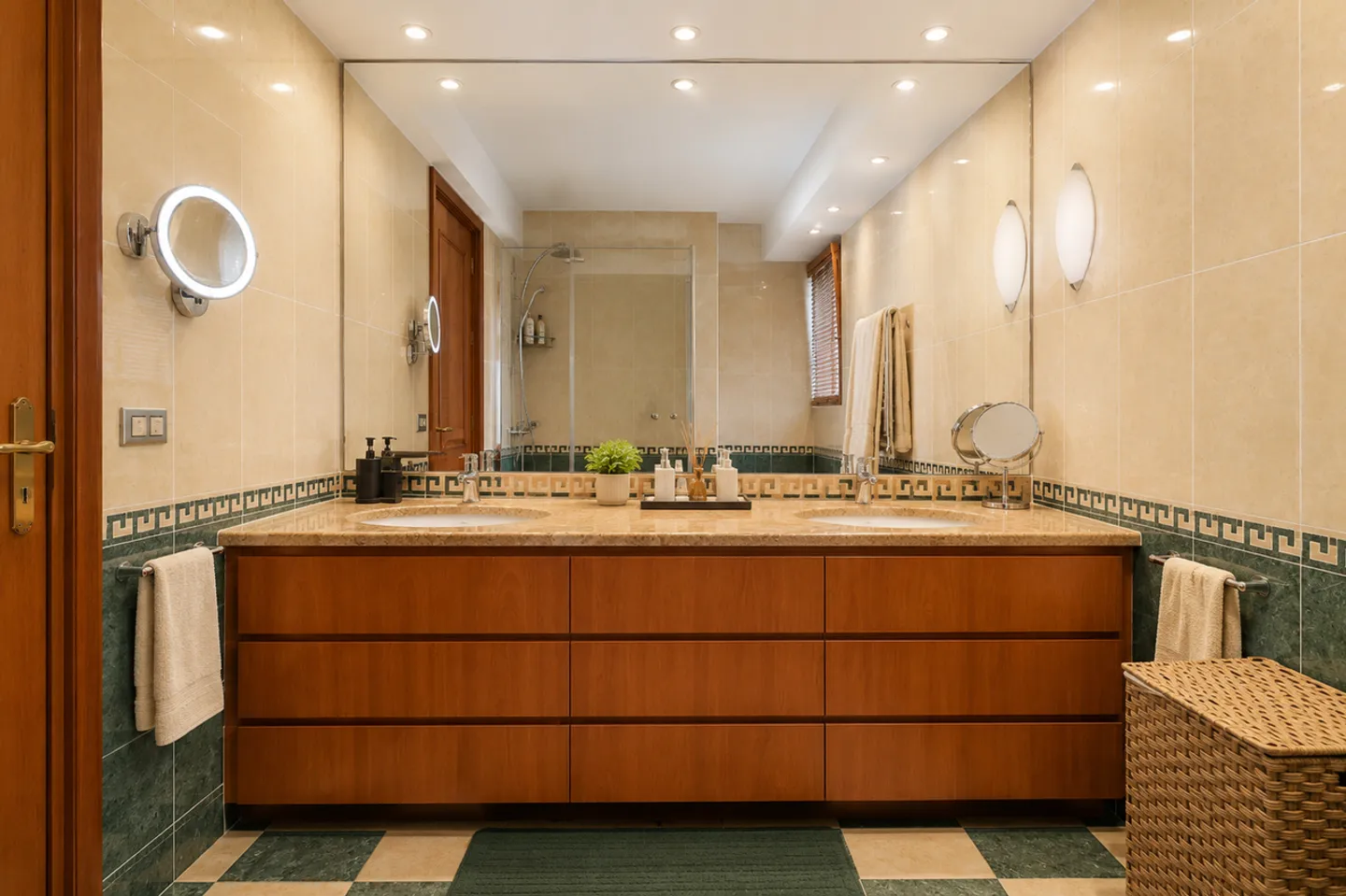 Elegante Villa mit Seeblick - Foto 15 von 21