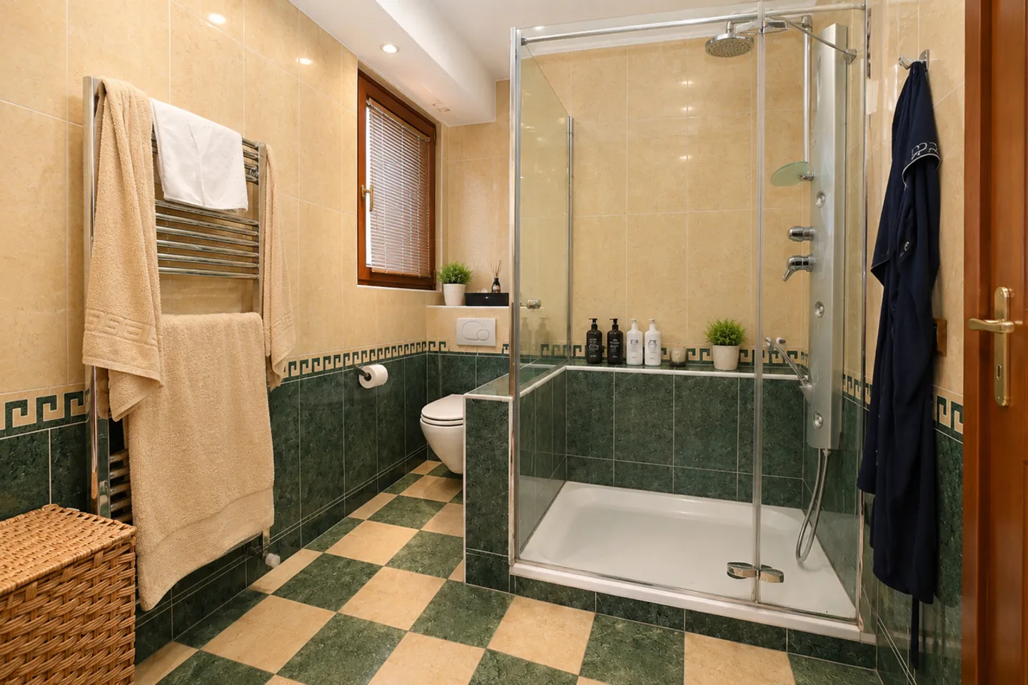 Elegante Villa mit Seeblick - Foto 17 von 21