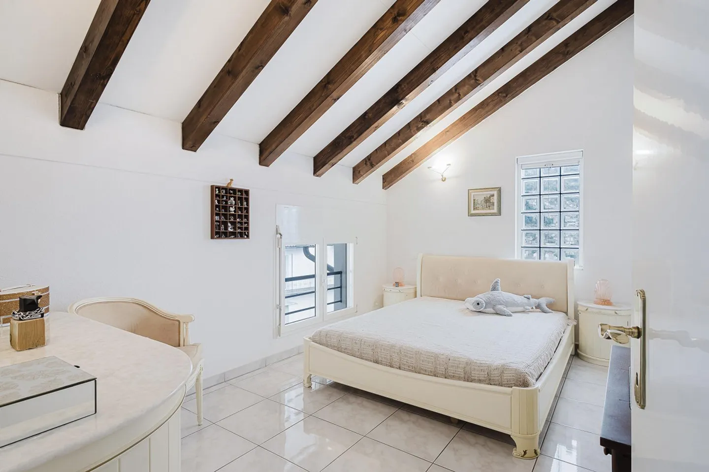 Charming Duplex Penthouse in Residential Area - Photo 12 of 15
