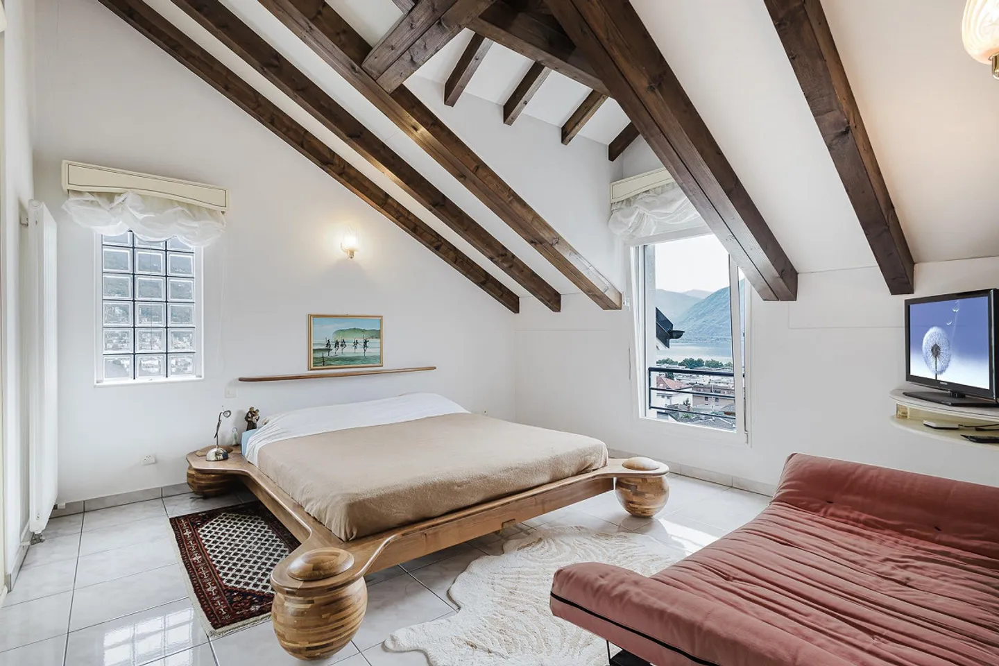 Charming Duplex Penthouse in Residential Area - Photo 13 of 15