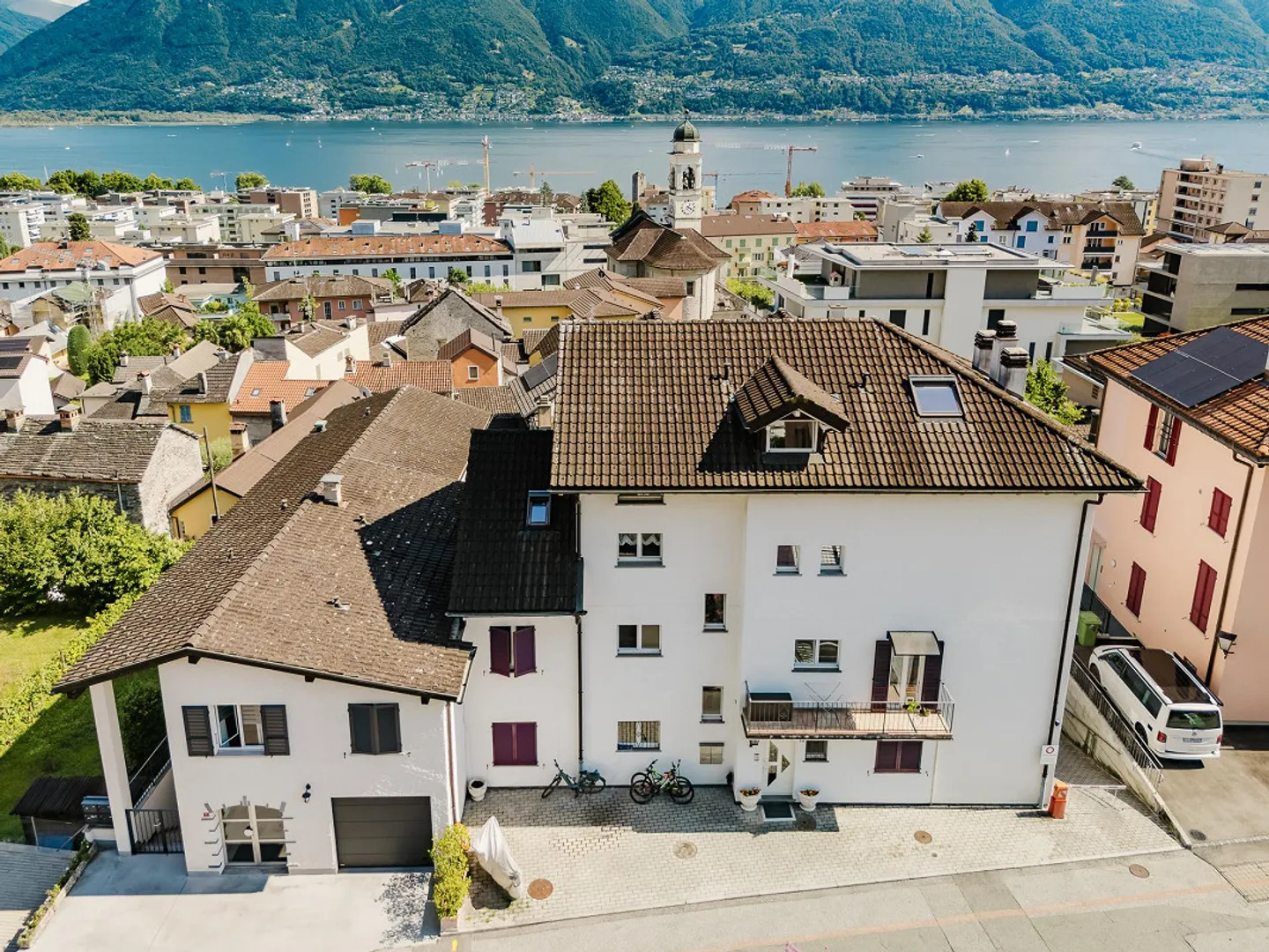 Charming Duplex Penthouse in Residential Area - Photo 15 of 15