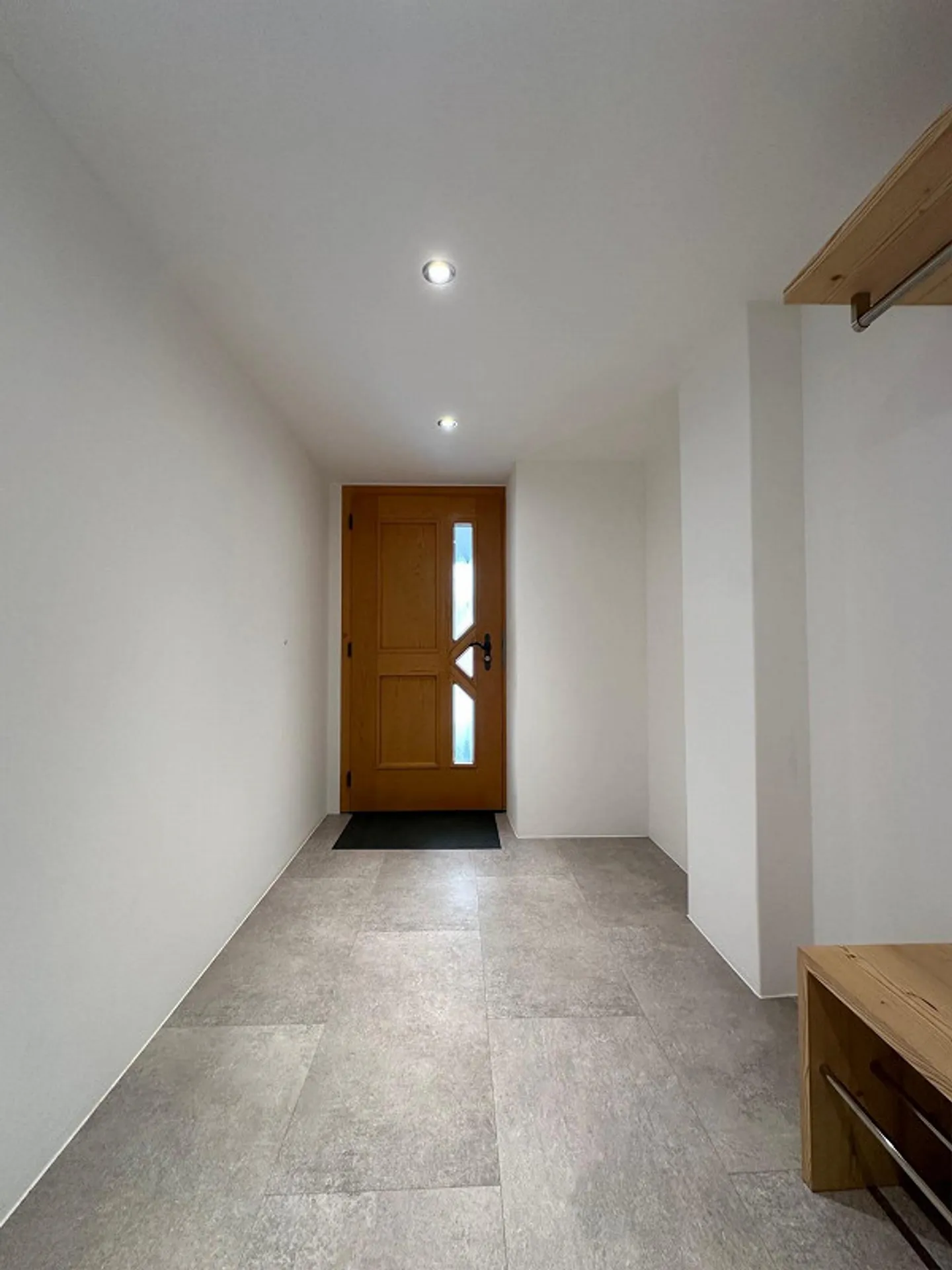Charmante appartement 3 pièces sur 3 étages dans un endroit calme - Photo 2 sur 10