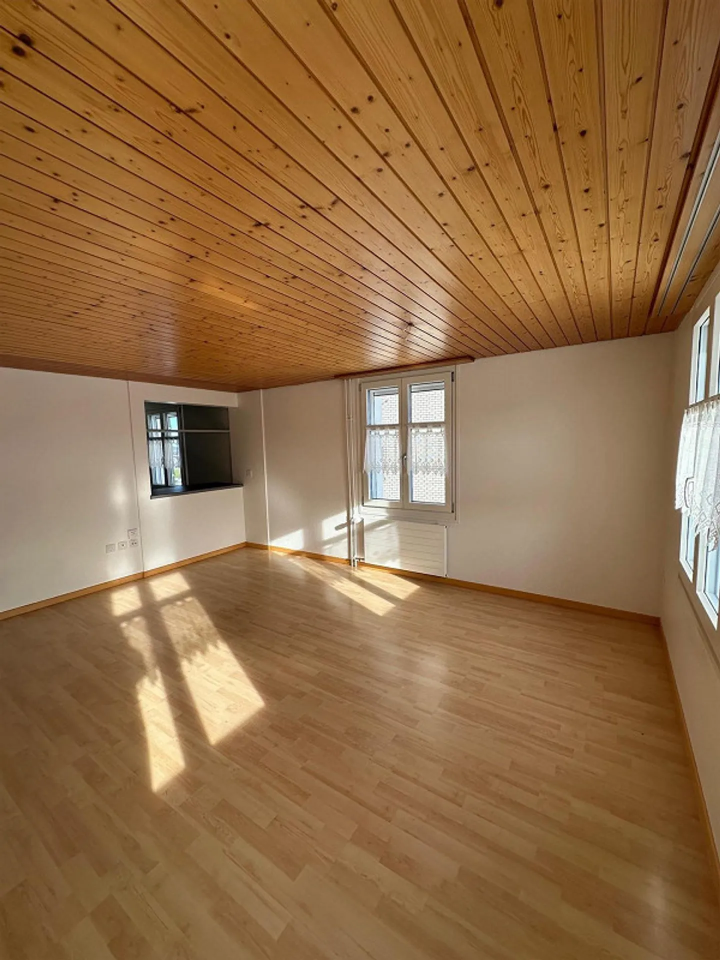 Charmante appartement 3 pièces sur 3 étages dans un endroit calme - Photo 4 sur 10