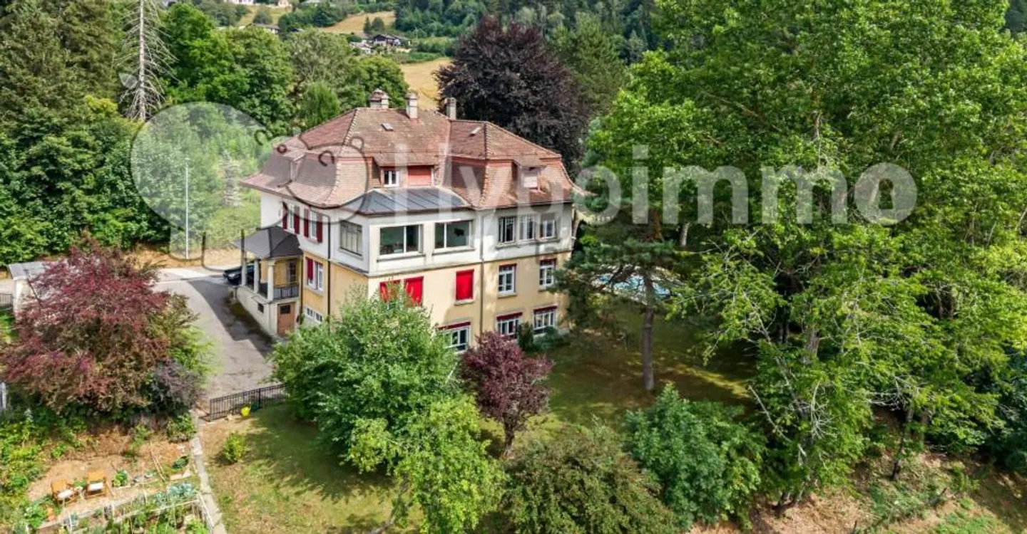 Immeuble de caractère avec piscine - Photo 1 sur 13