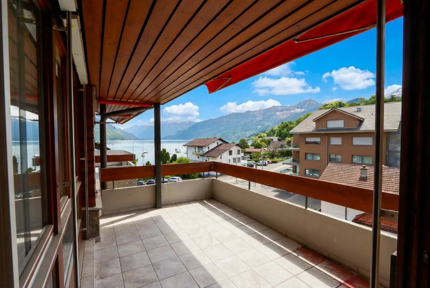 Vivre avec vue sur le lac et la montagne à Faulensee - Photo 3 sur 11