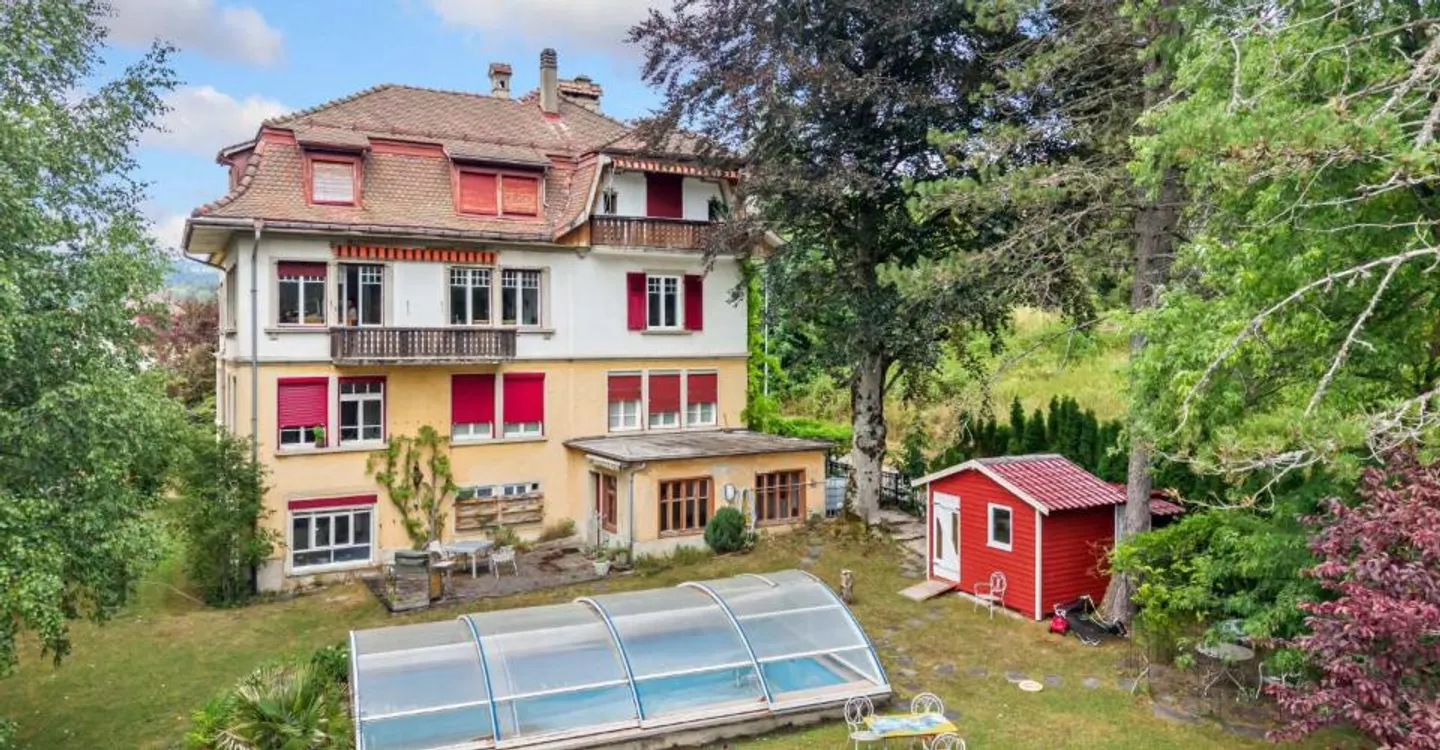 Immeuble de caractère avec piscine - Photo 3 sur 13