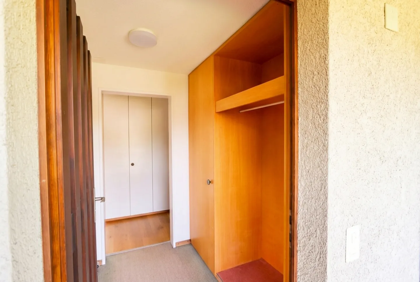 Vivre avec vue sur le lac et la montagne à Faulensee - Photo 8 sur 11