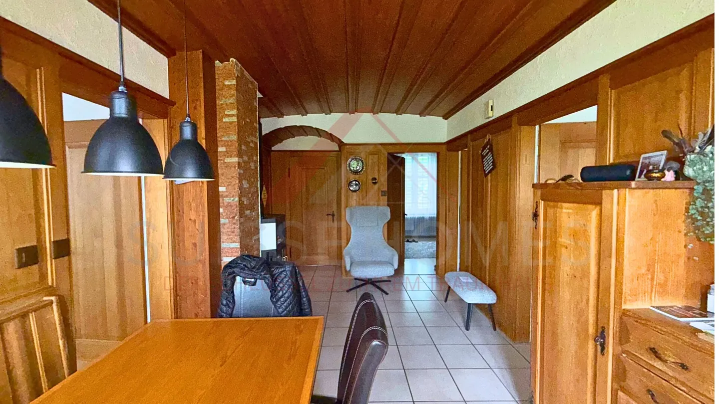 Casa plurifamiliare con rendimento del 4,8% - ben tenuta, solida e centrale a Grasswil BE - Foto 3 di 17