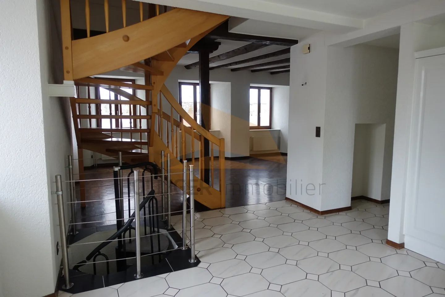 Appartement 6 pièces - Photo 3 sur 13