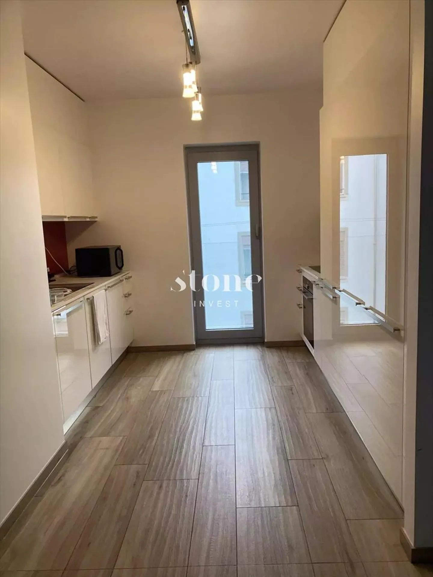 Four-room apartment with terrace in the heart of Pâquis, near the lake - Photo 9 of 12