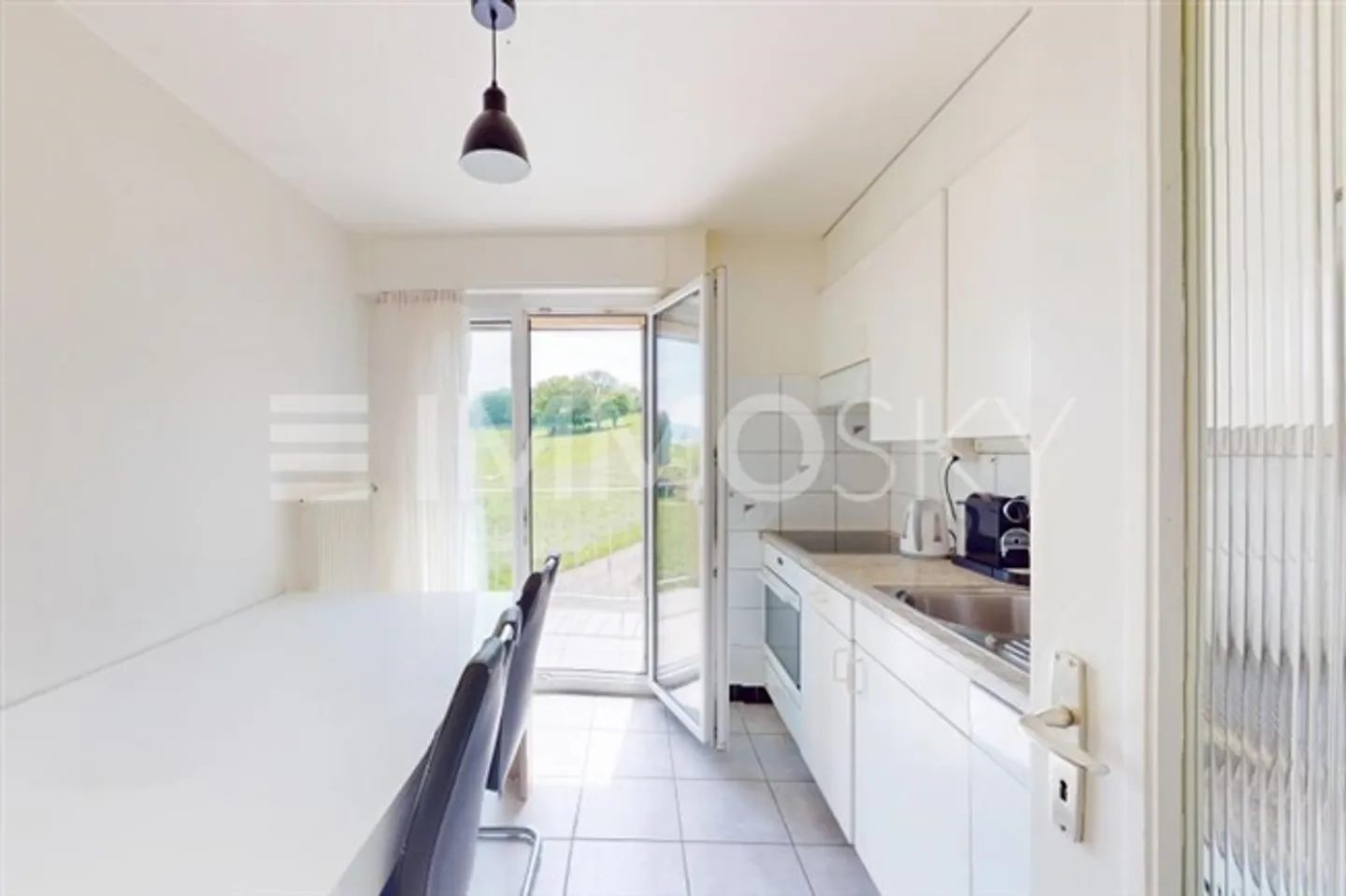 3.5 Rooms Comfortable and Practical - Photo 3 of 5