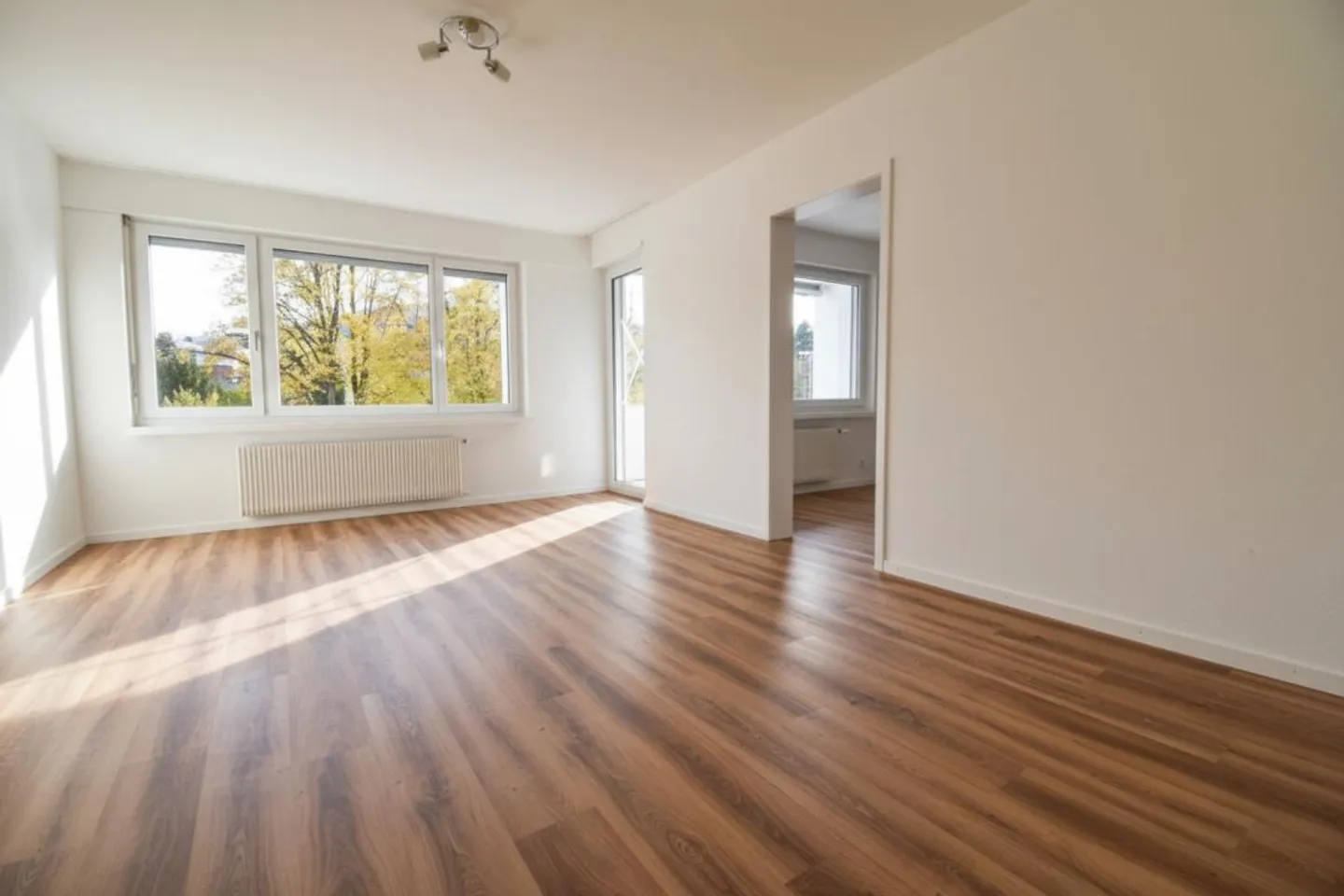 Helle, frisch renovierte 4-Zimmerwohnung mit Balkon und moderner Ausstattung - Foto 2 von 8