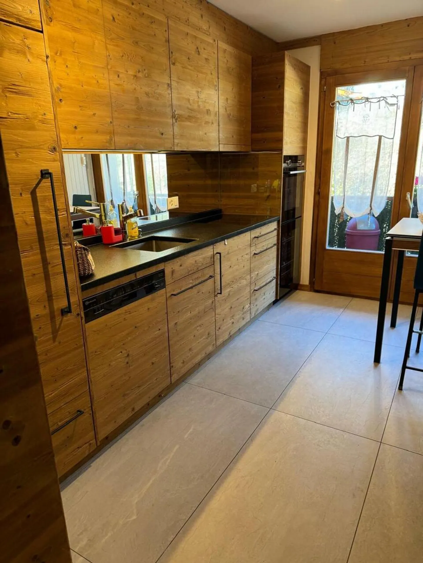 Magnificent 3-room apartment in the center of Crans-Montana - Photo 7 of 13