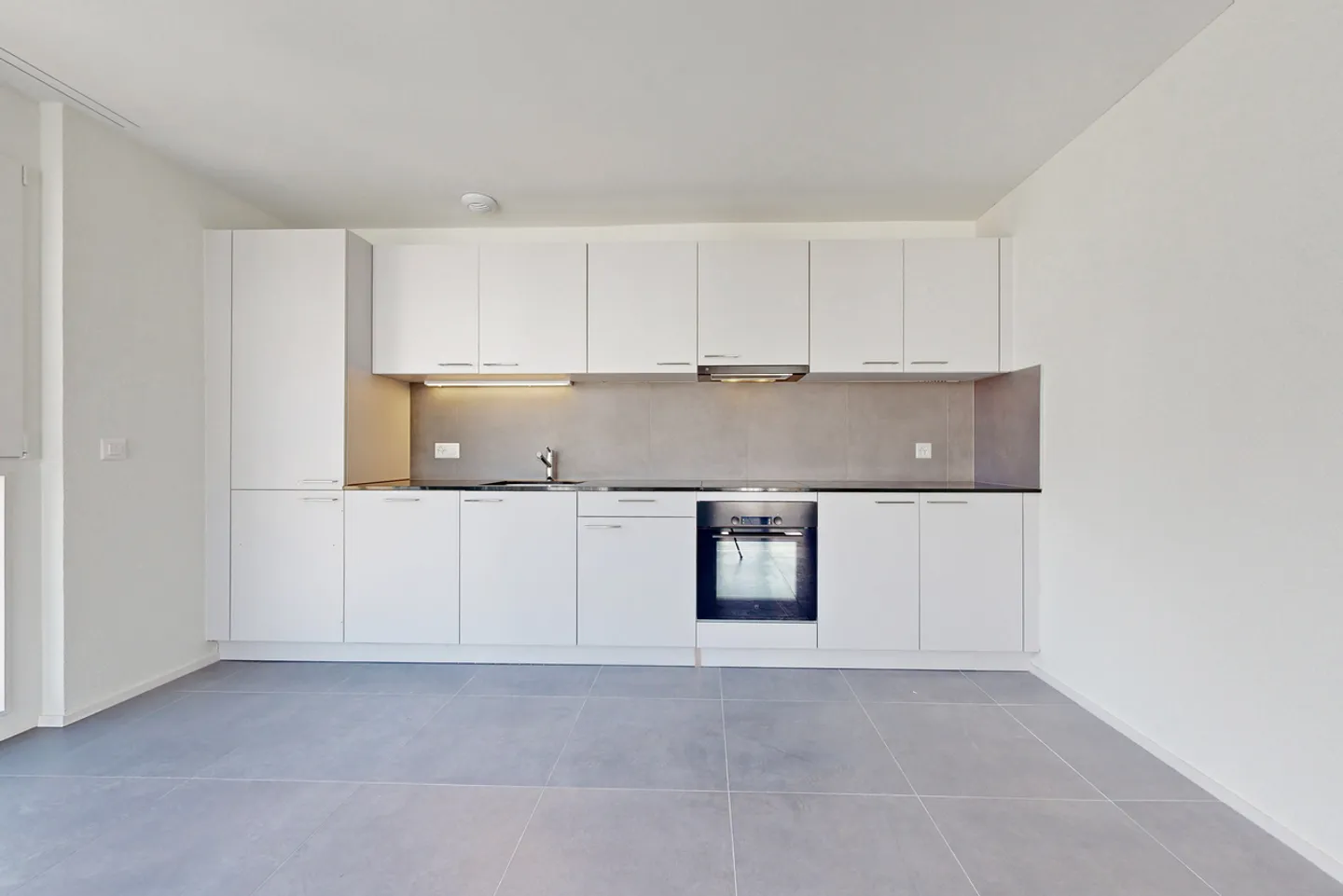 Charming Apartment in Renens - Photo 2 of 7