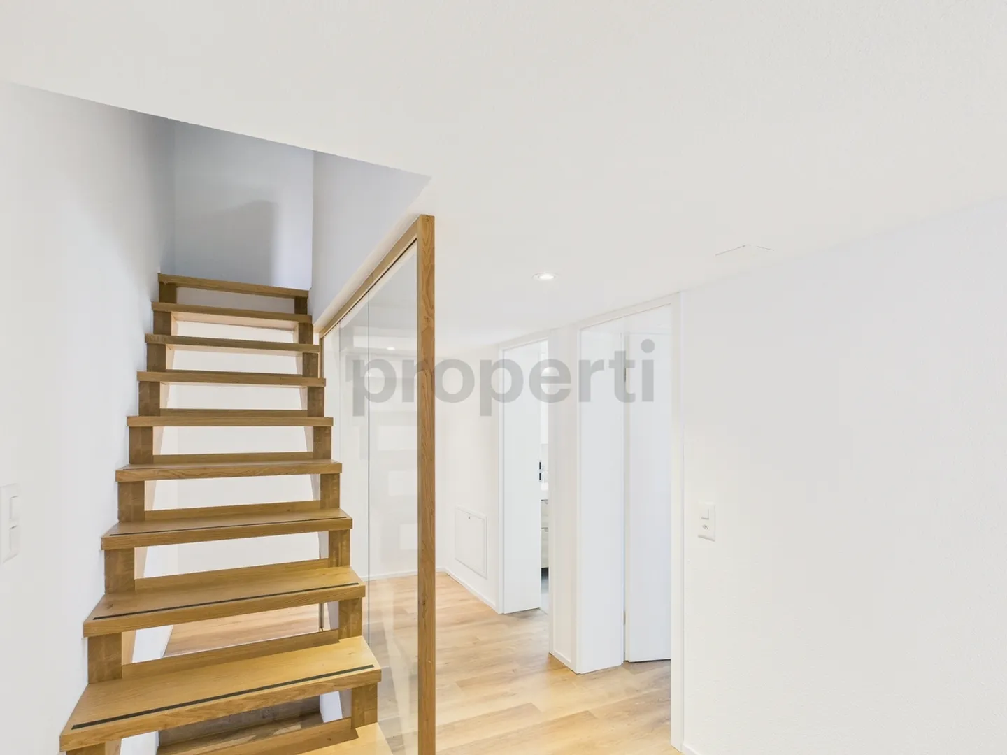Newly renovated 4.5-room single-family house with balcony in Wohlen AG - Photo 8 of 13