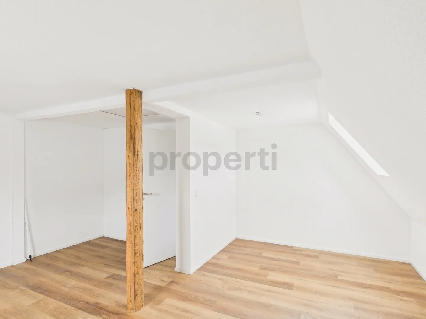 Newly renovated 4.5-room single-family house with balcony in Wohlen AG - Photo 7 of 13