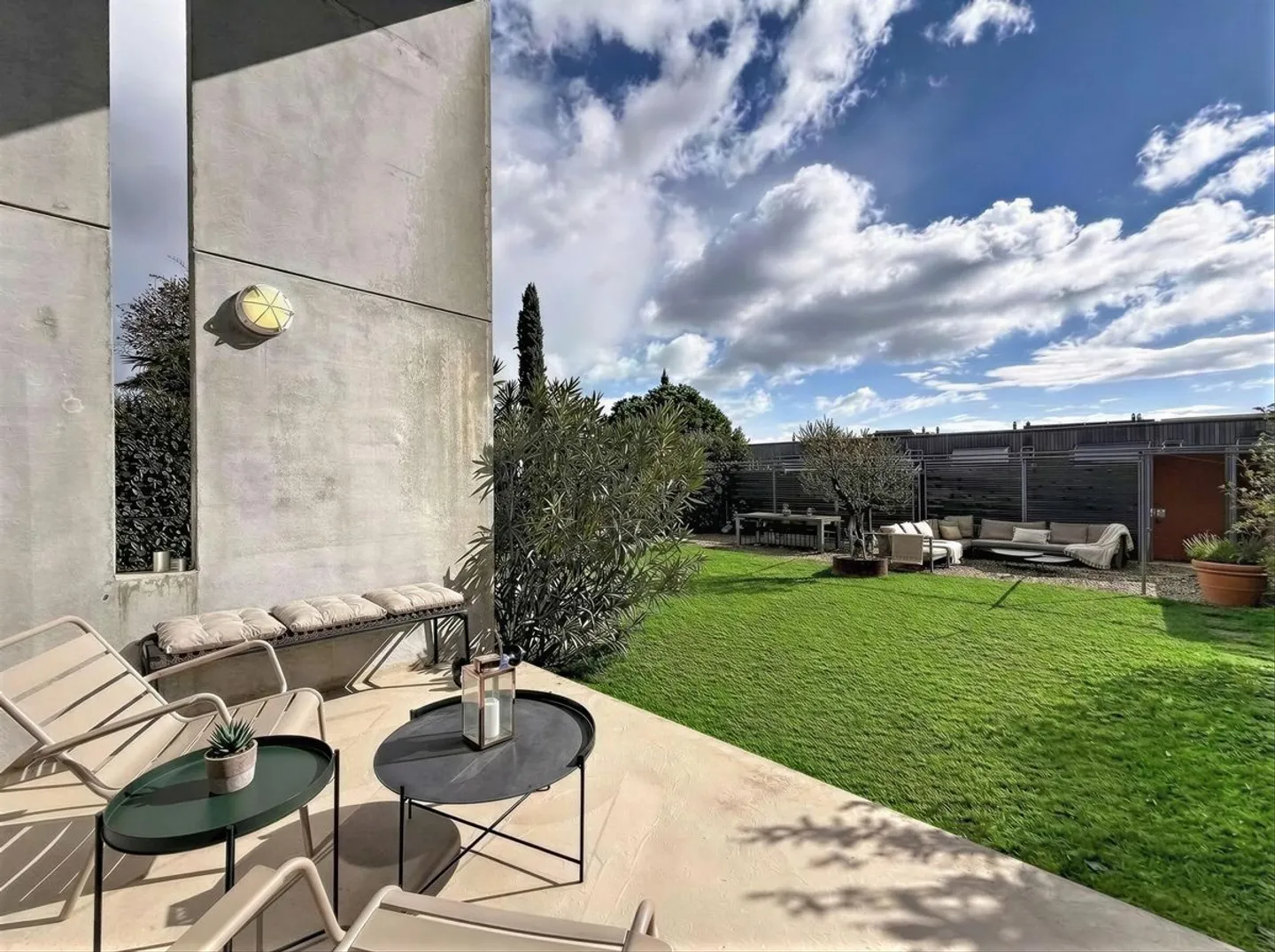 Architekten-Villa Nähe EPFL - Foto 1 von 13