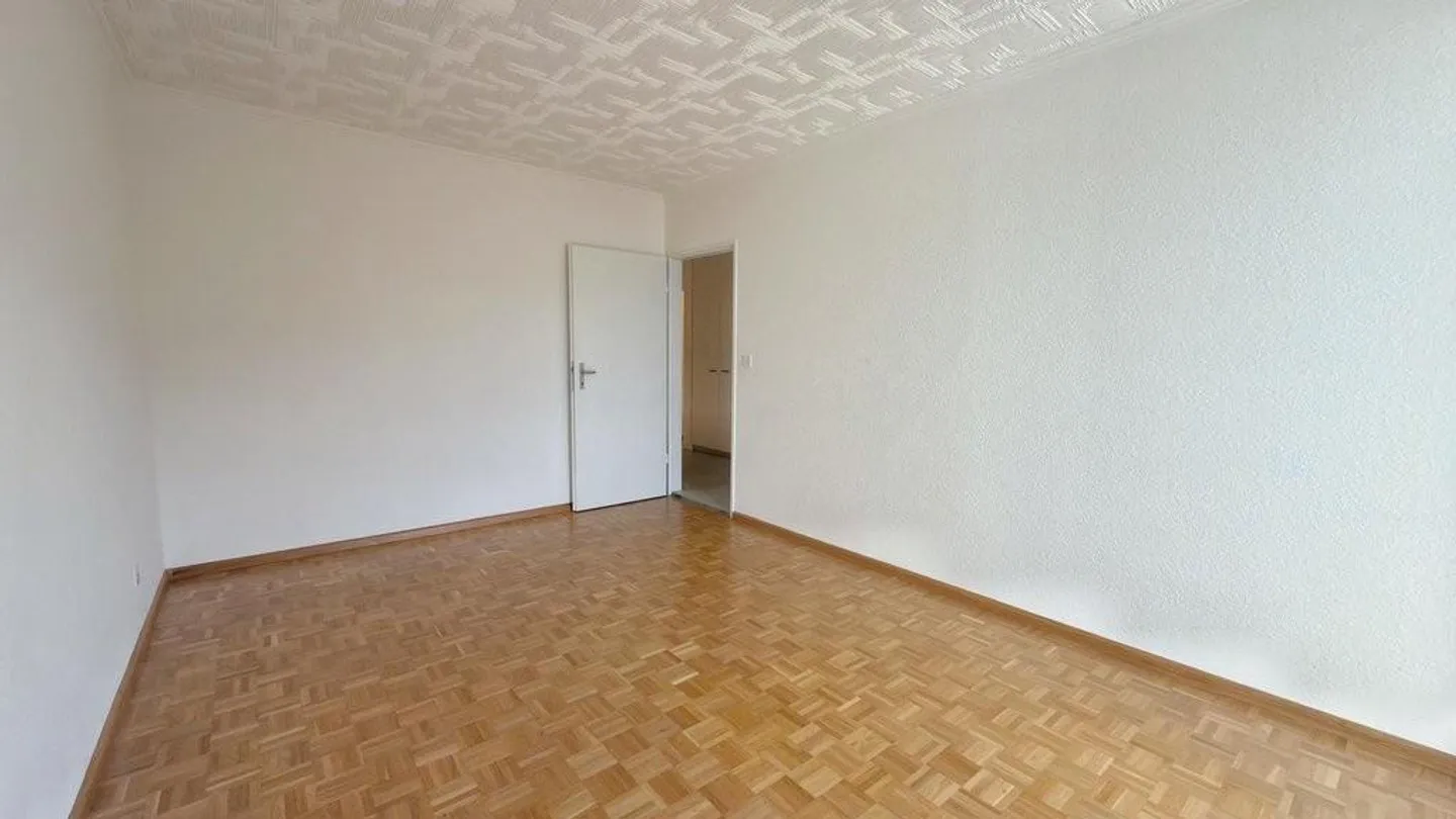 Spacious 3.5-room apartment with balcony in Pratteln - Photo 6 of 8
