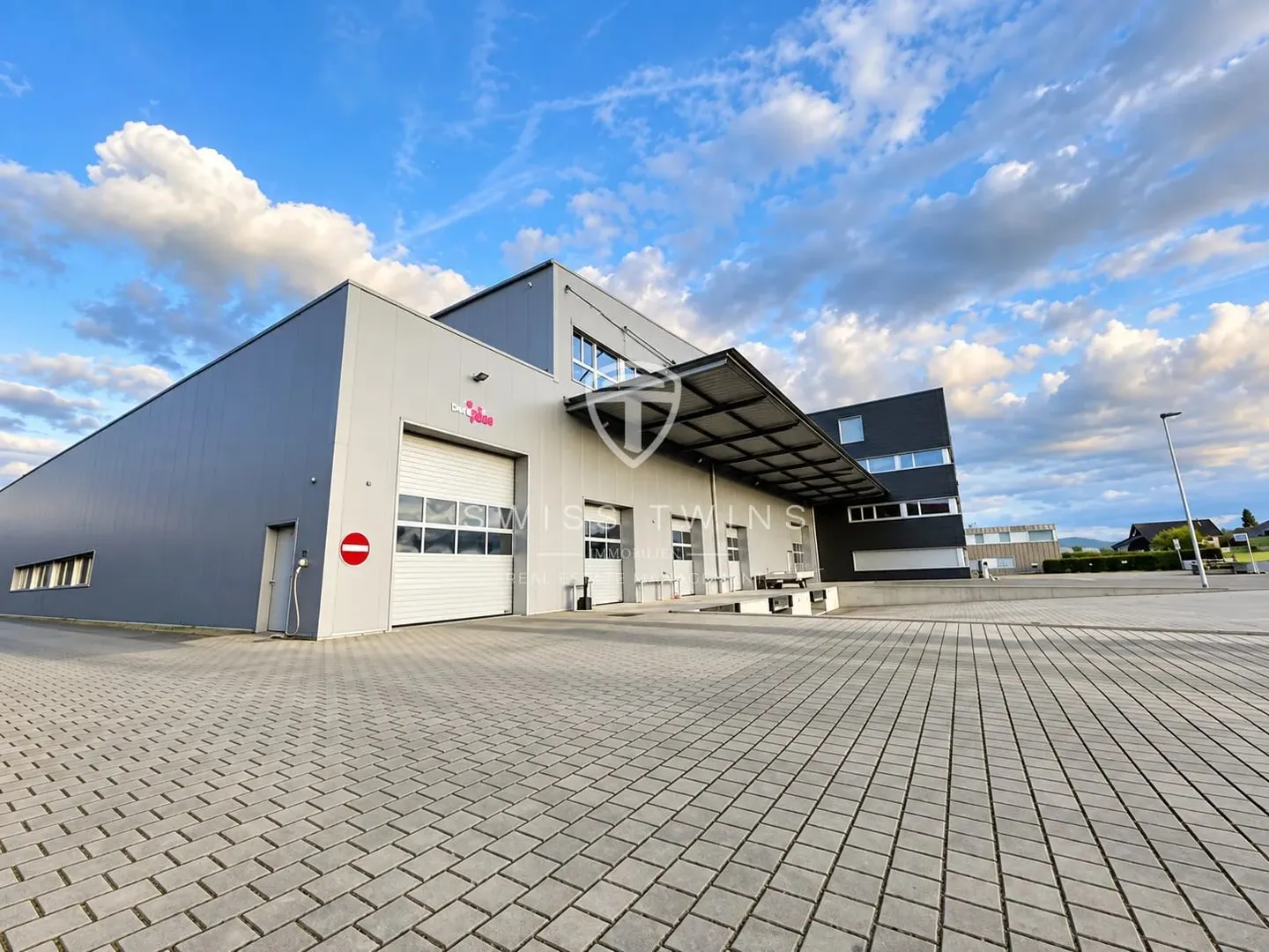 Top Commercial Location Oberrüti - 3,400 m² Storage Space with Optimal Logistics - Photo 1 of 13