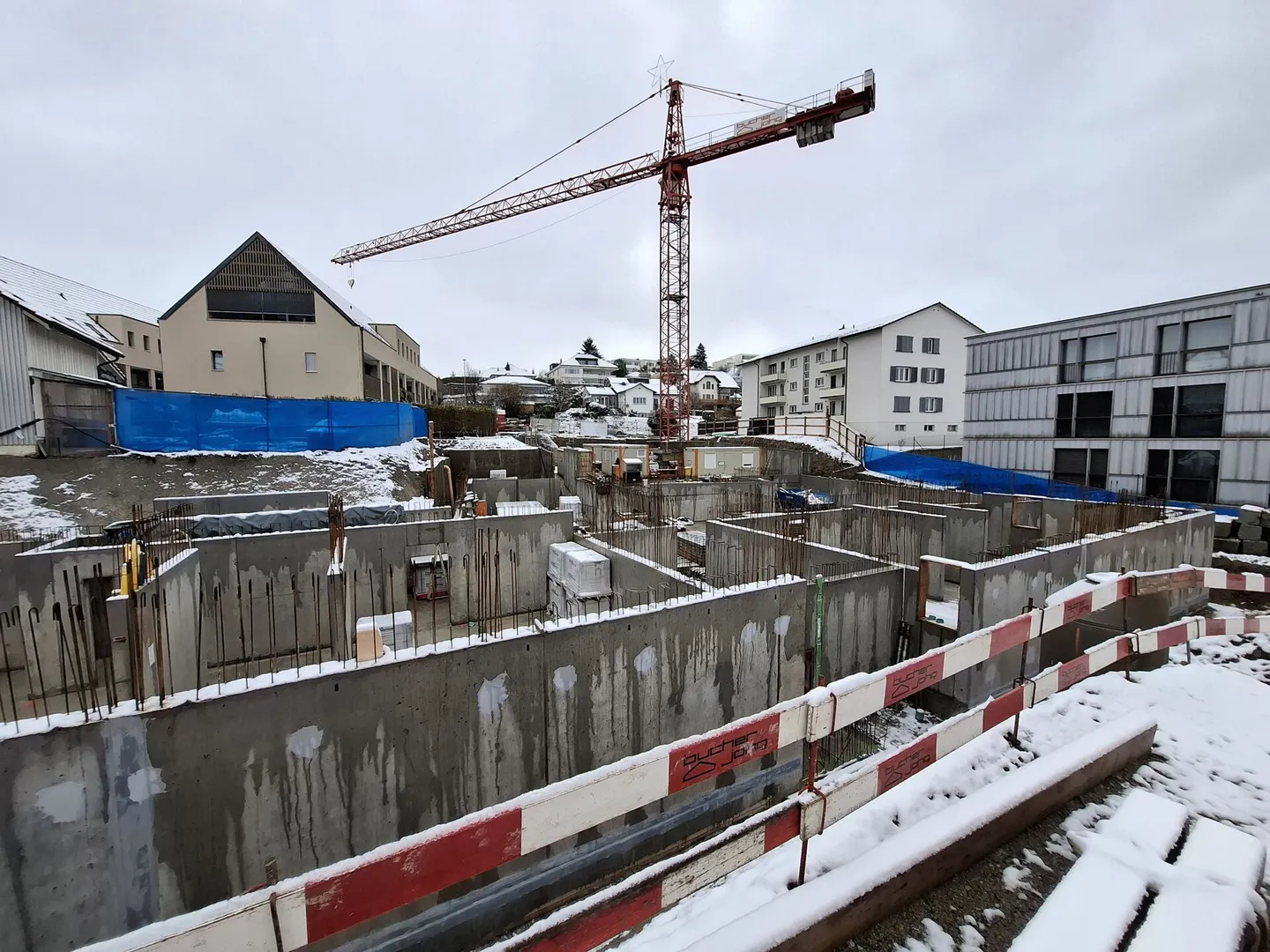 Appartement de 4 1/2 pièces au rez-de-chaussée avec grande terrasse - Photo 5 sur 8