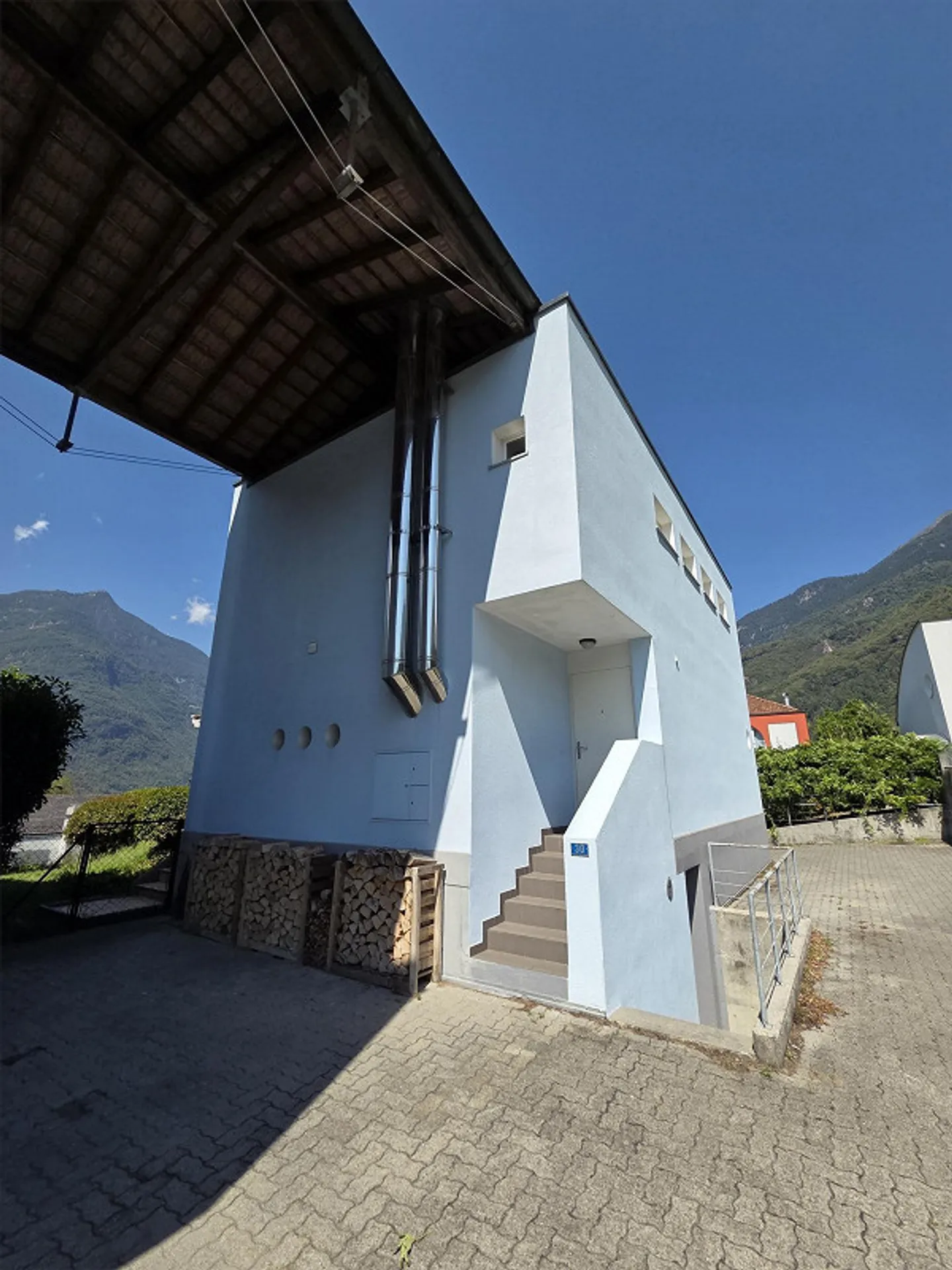 Casa unifamiliare in una zona residenziale tranquilla - Foto 2 di 21